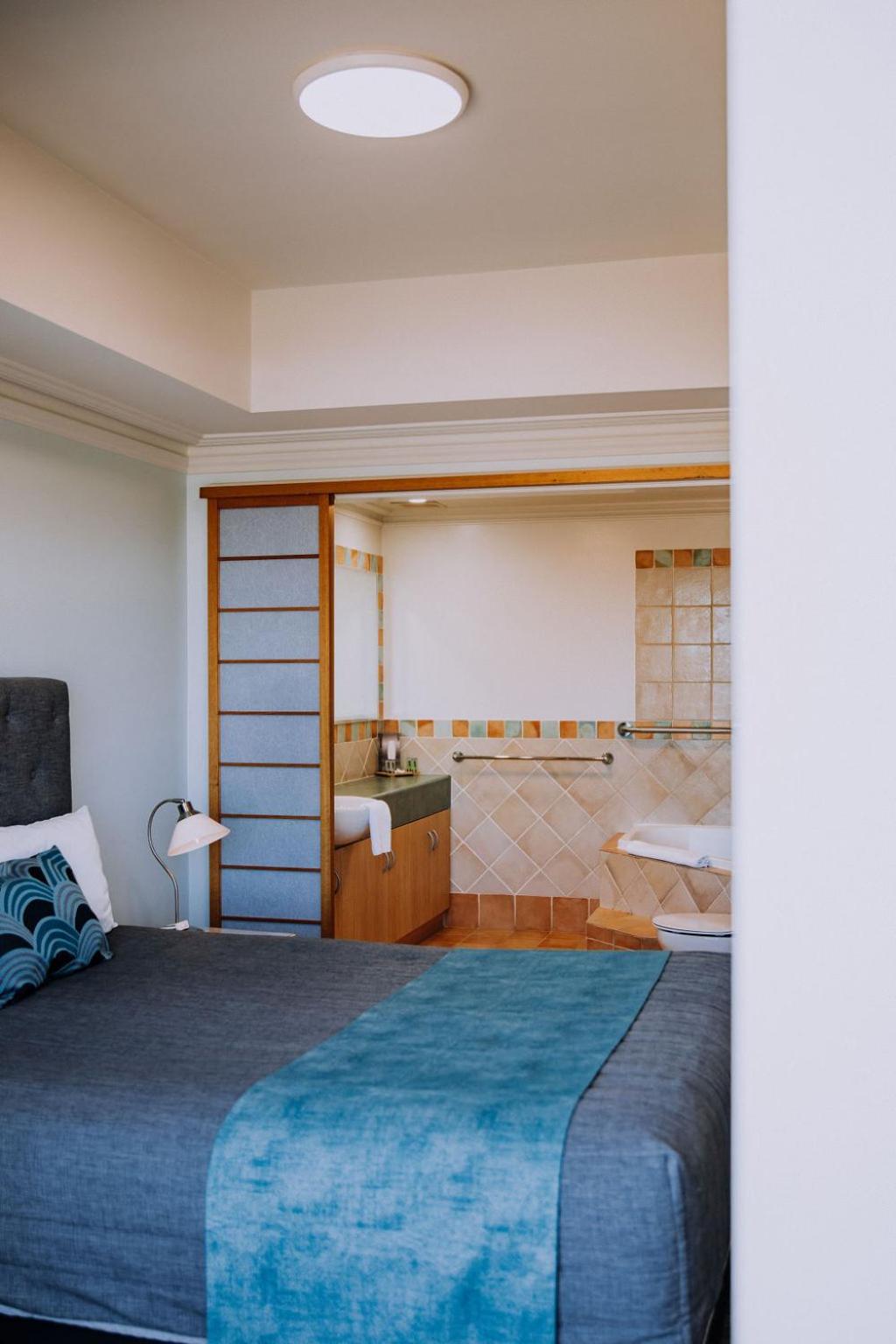 Ocean View Spa Suite  photo 2