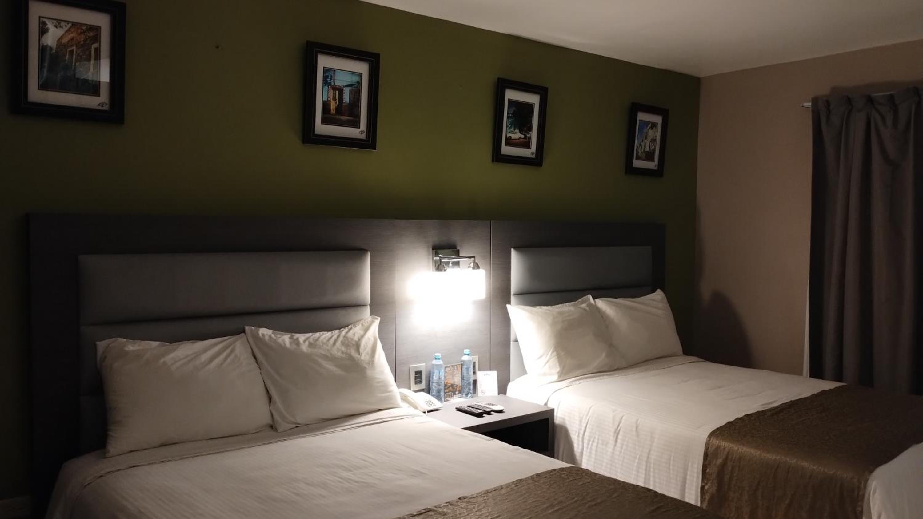 Twin Room - Photo 2