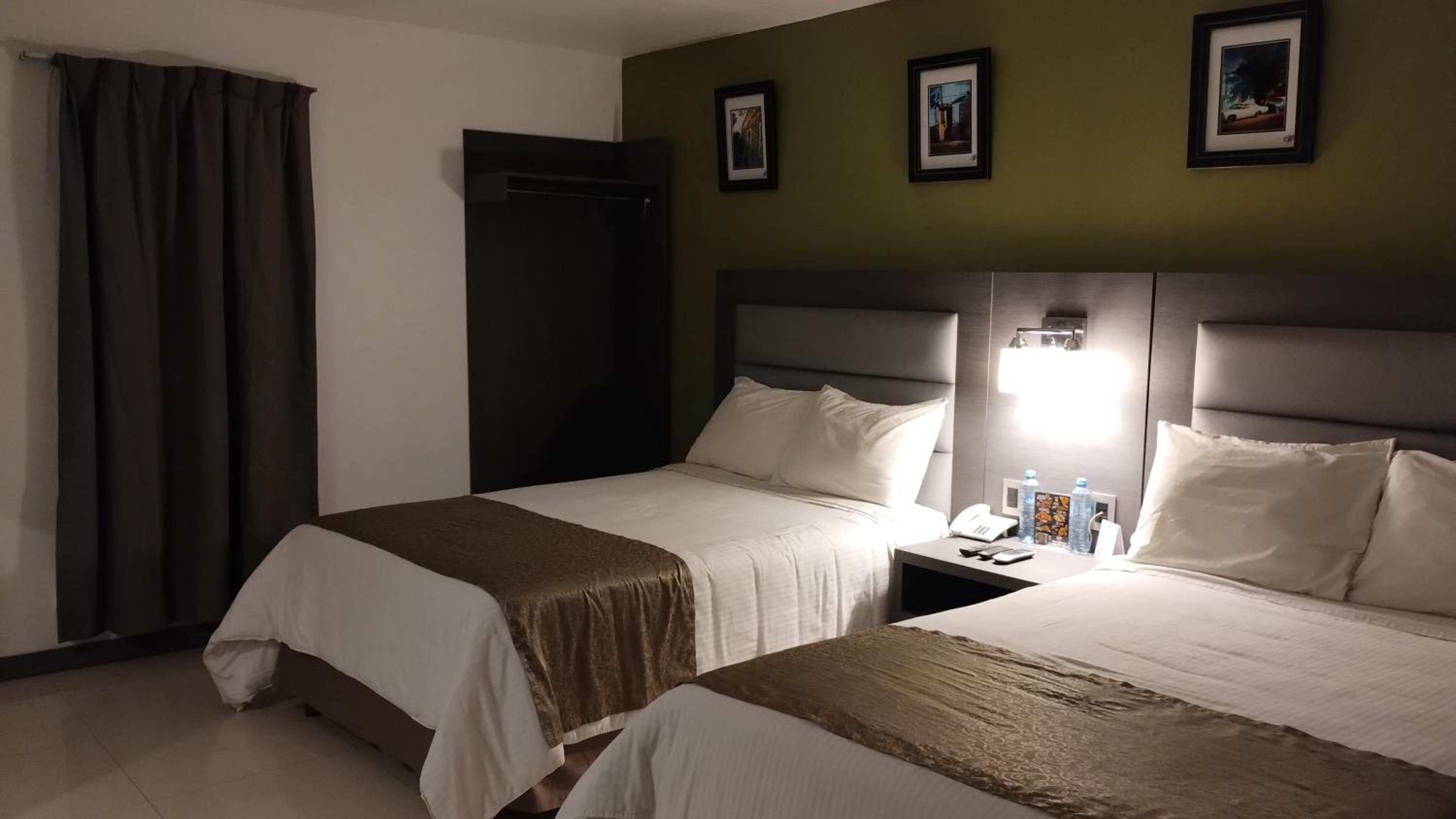 Twin Room - Photo 4