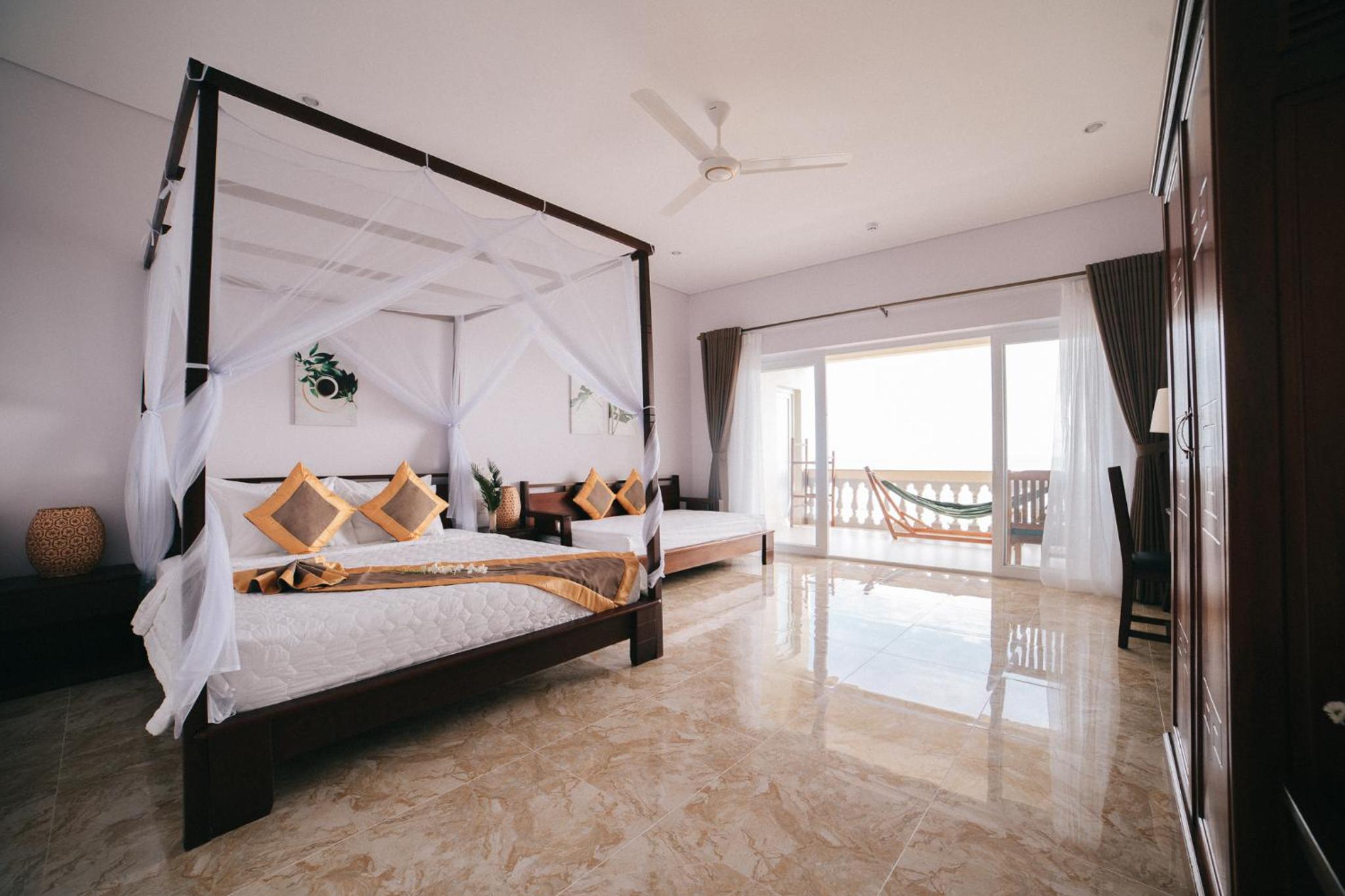 Panoramic Grand Deluxe with Sea View photo 2