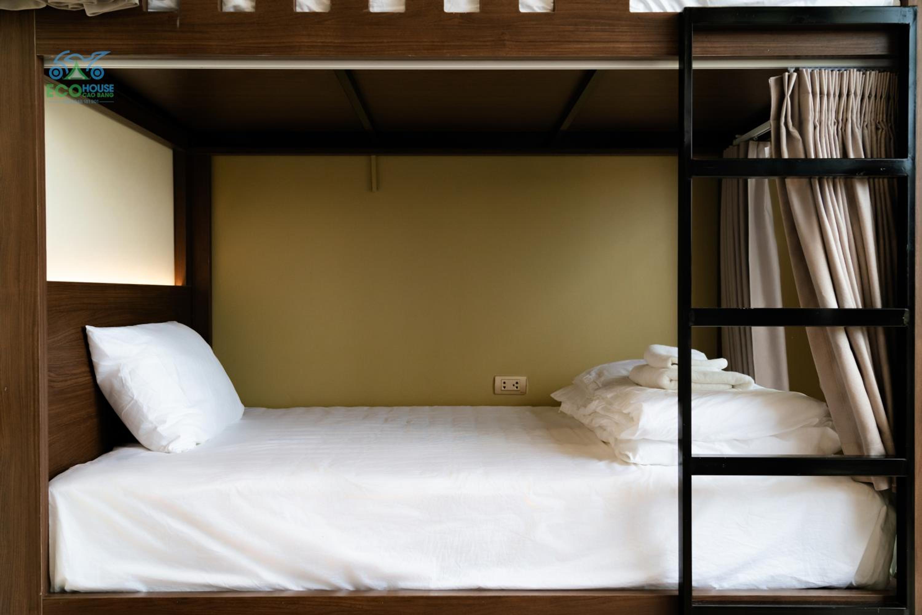 8-Bed Mixed Dormitory Room photo 2