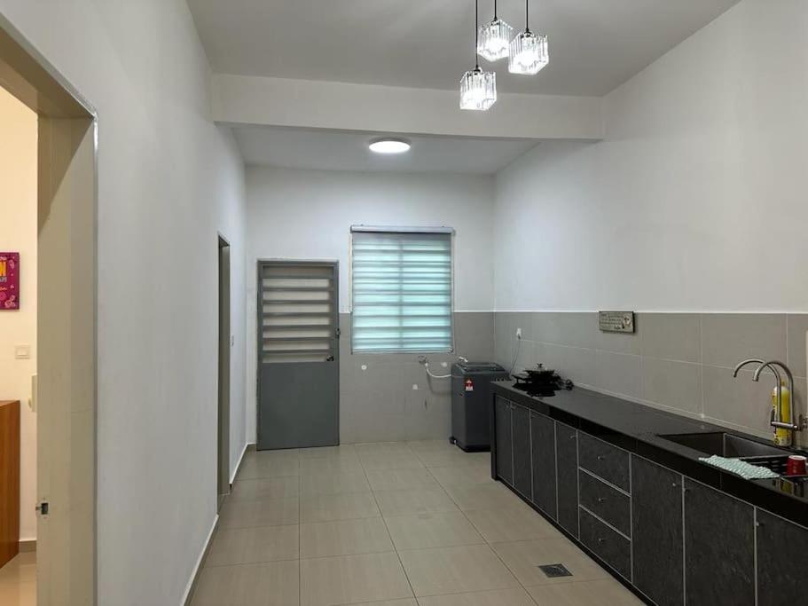 Four-Bedroom House photo 3