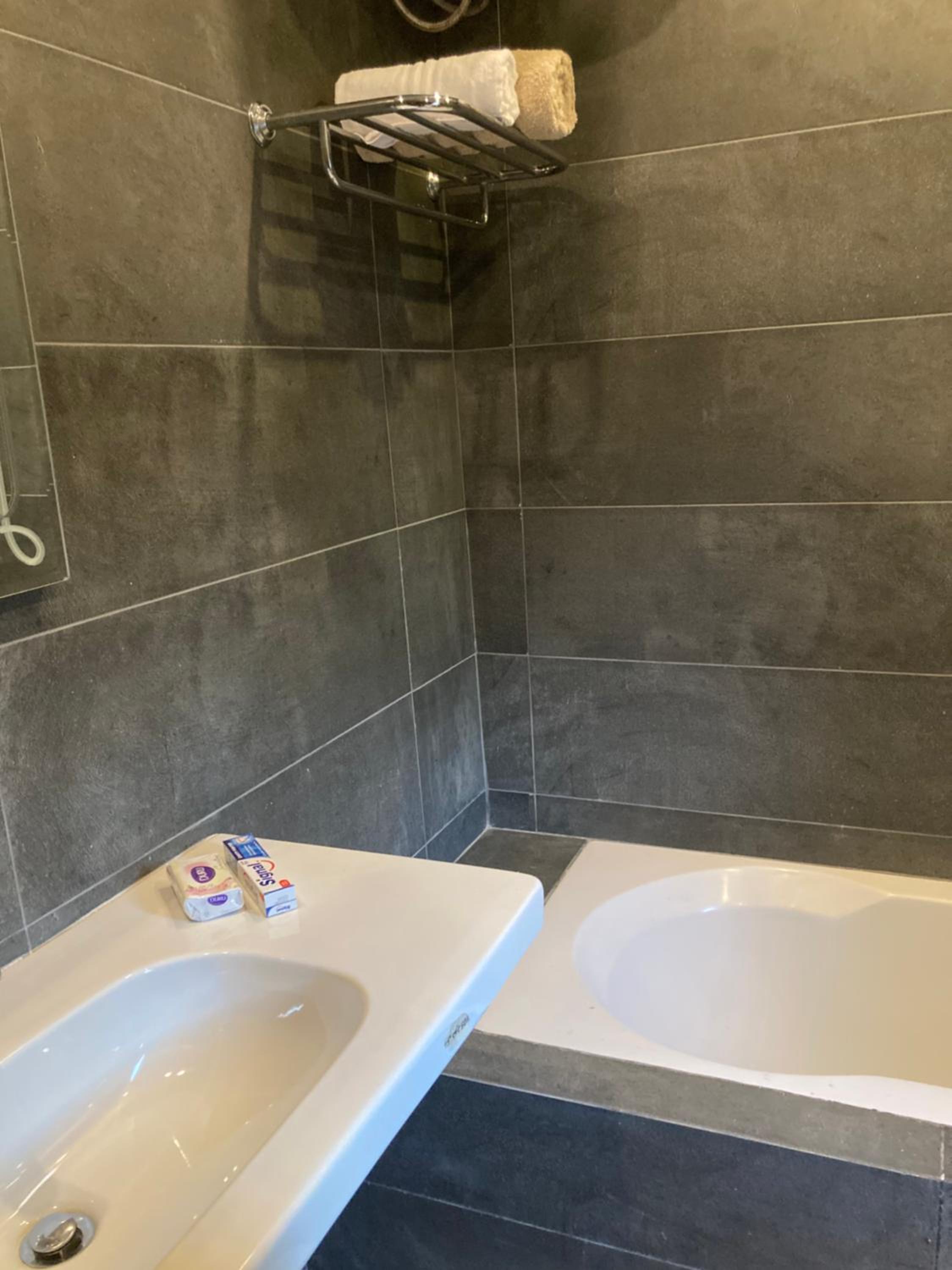 Deluxe Double Room With Shower photo 2