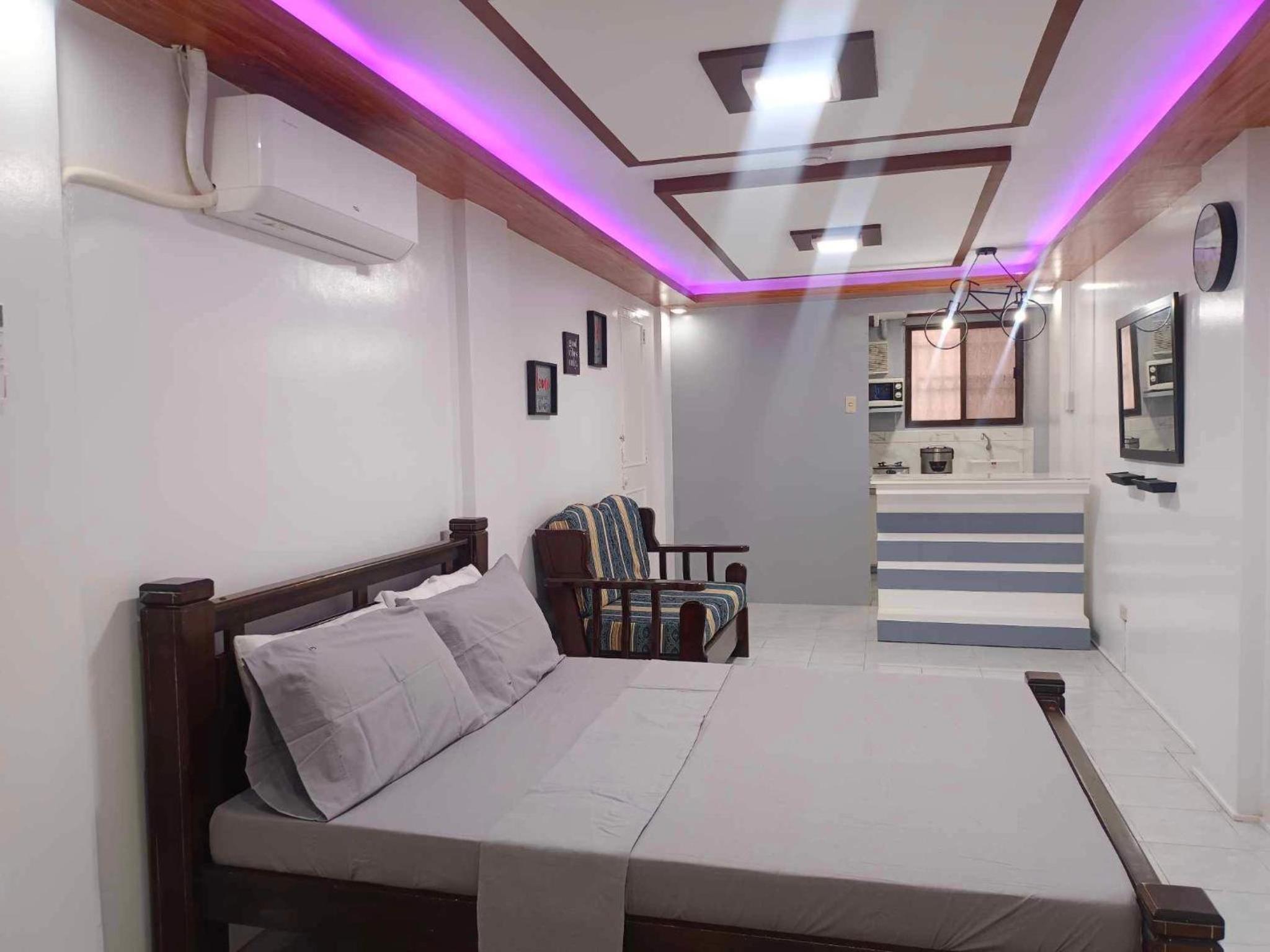 Deluxe Queen Suite - Photo 4