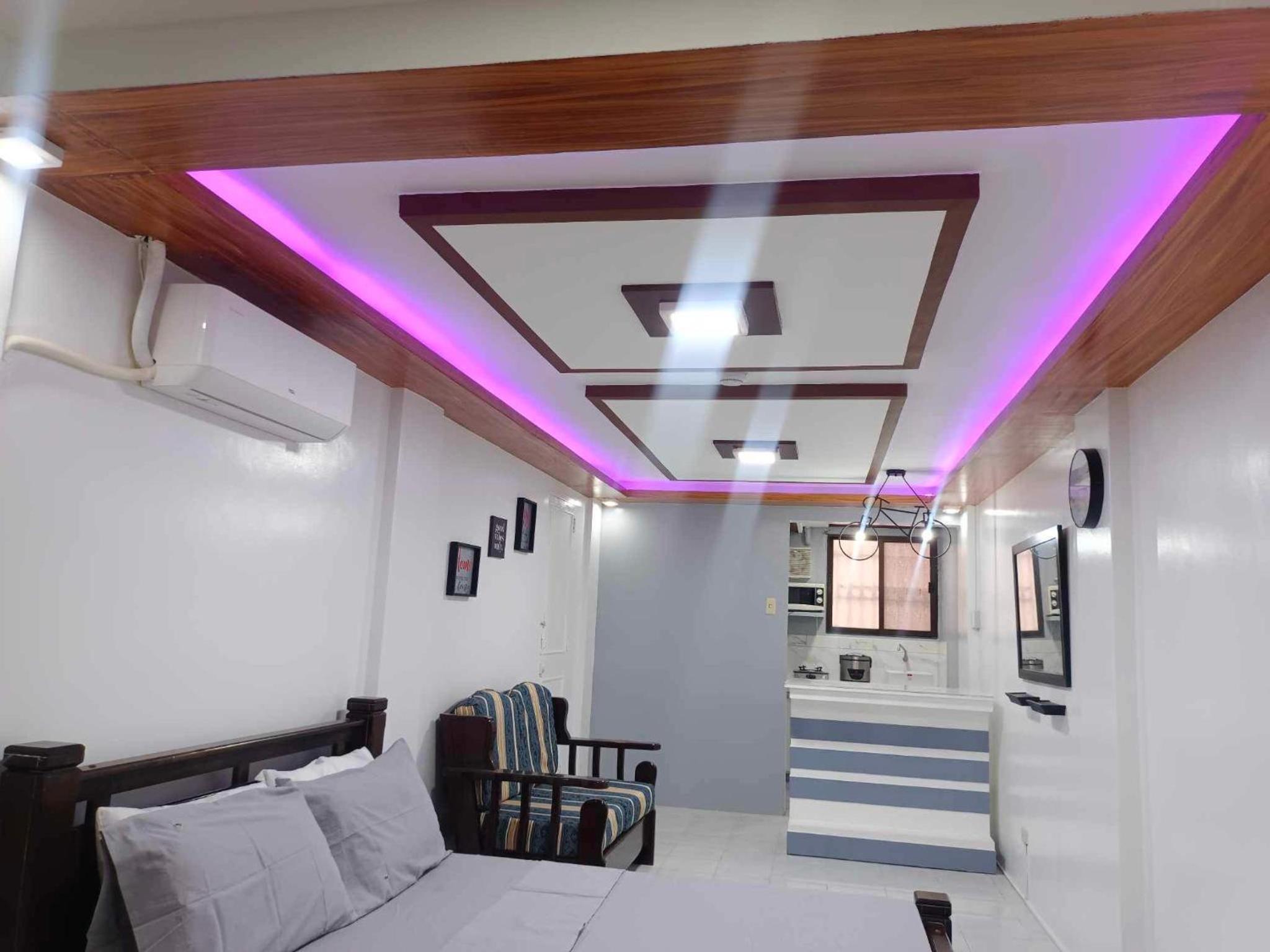 Deluxe Queen Suite - Photo 8