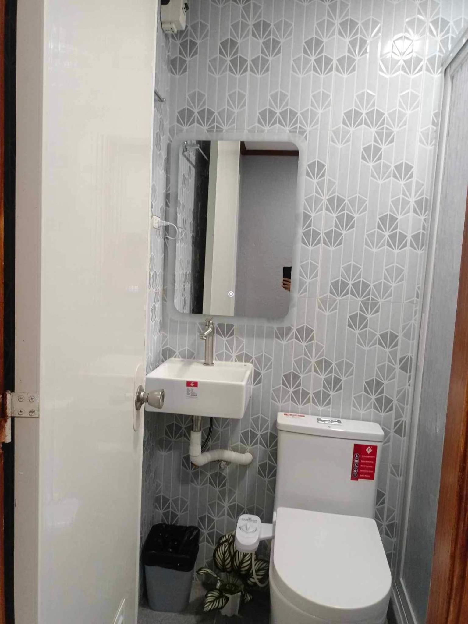 Deluxe Queen Suite - Photo 10