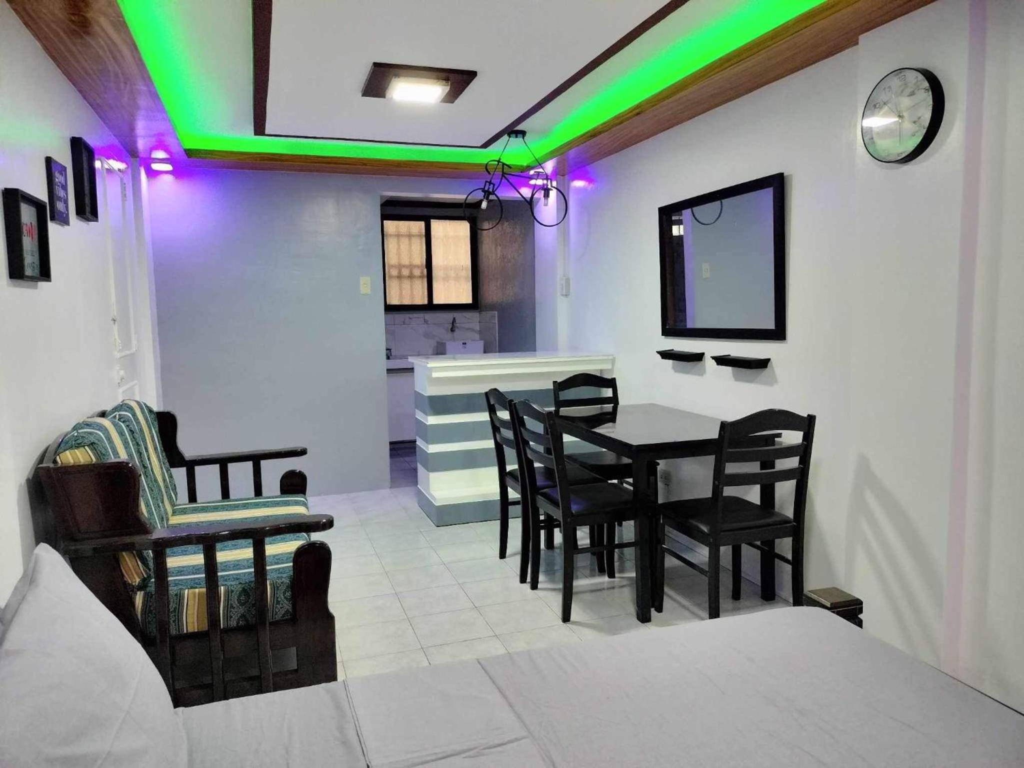 Deluxe Queen Suite - Photo 3