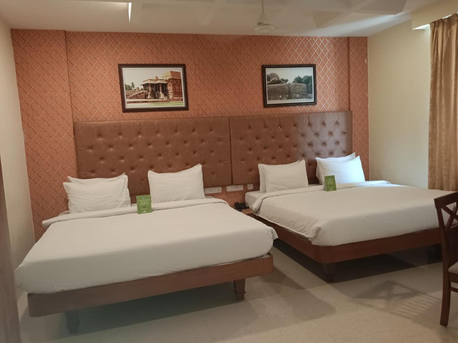 Deluxe Double Room (2 Adults + 1 Child) - Photo 2