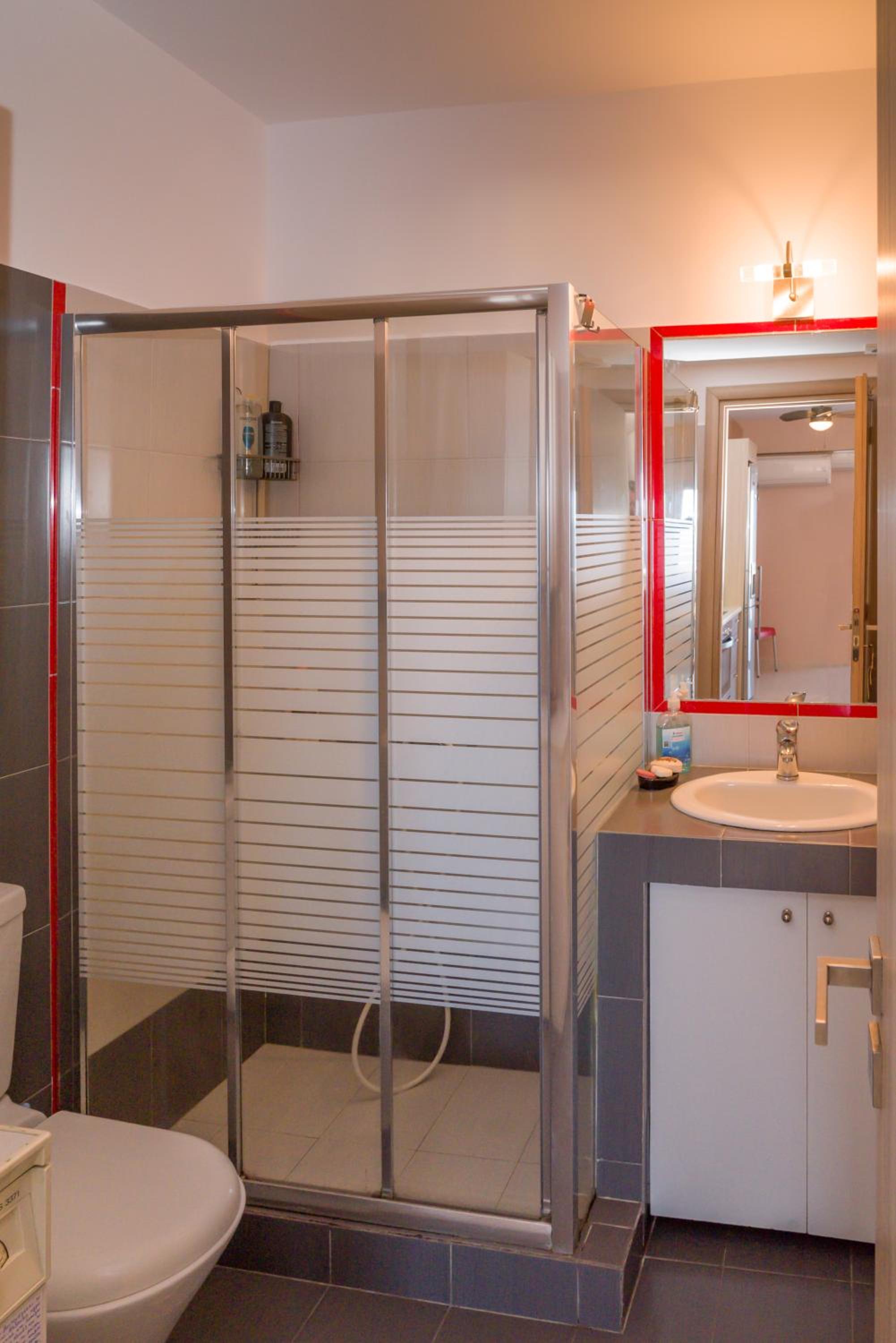 One-Bedroom Apartment - Photo 12