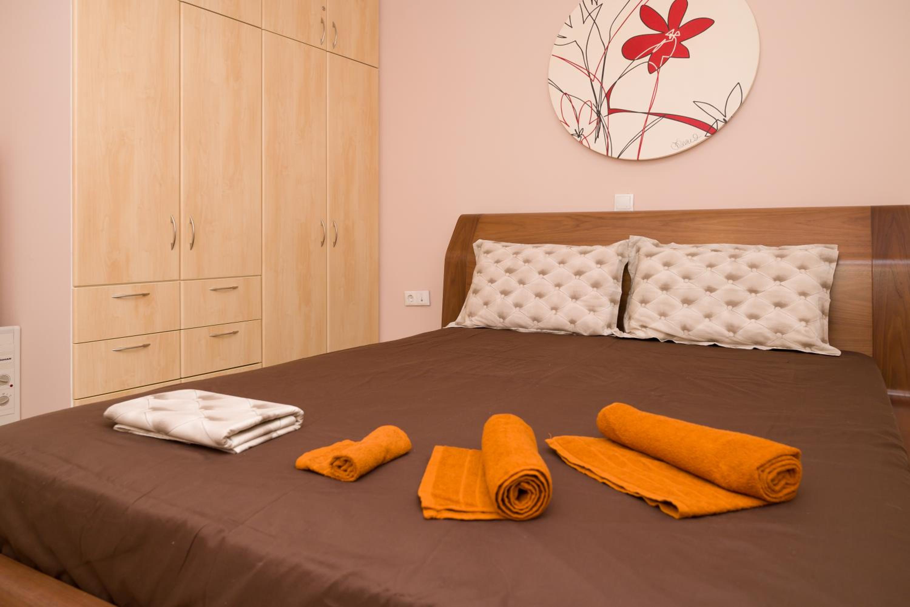 One-Bedroom Apartment - Photo 17