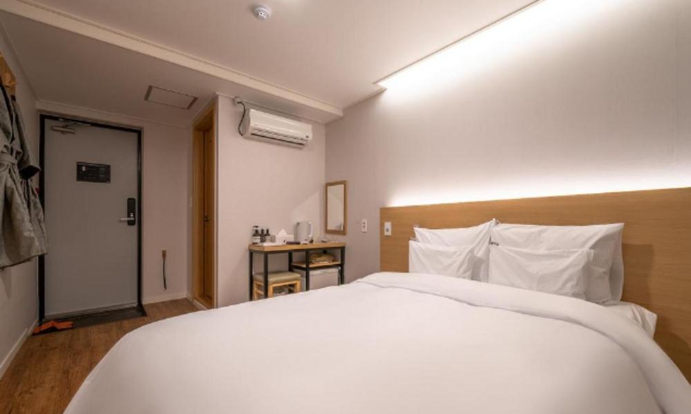 Standard Double Room - Photo 6