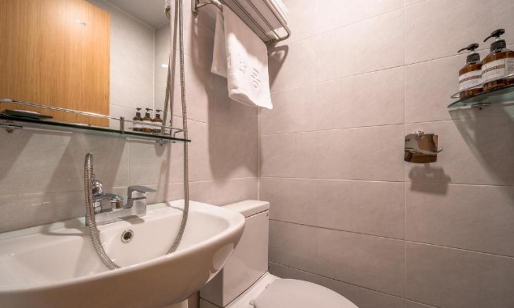 Standard Double Room - Photo 7