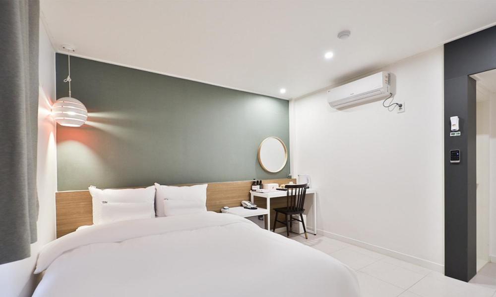 Deluxe Room - Photo 3