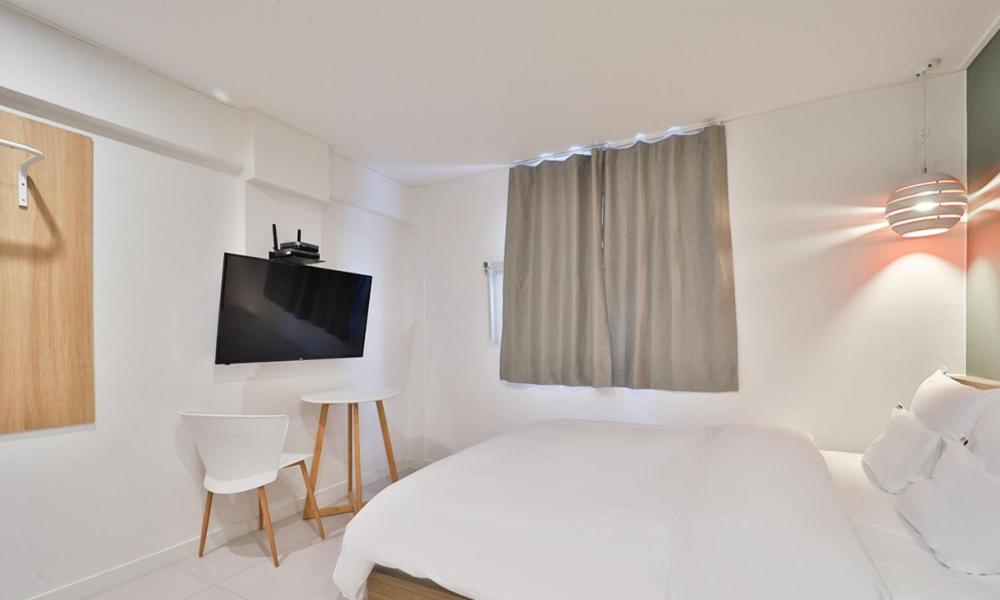 Deluxe Room - Photo 2