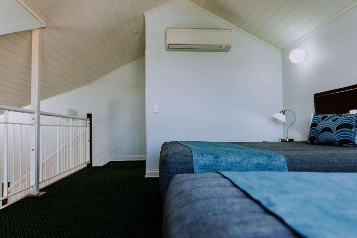 Two-Bedroom Apartment with Pool View photo 2