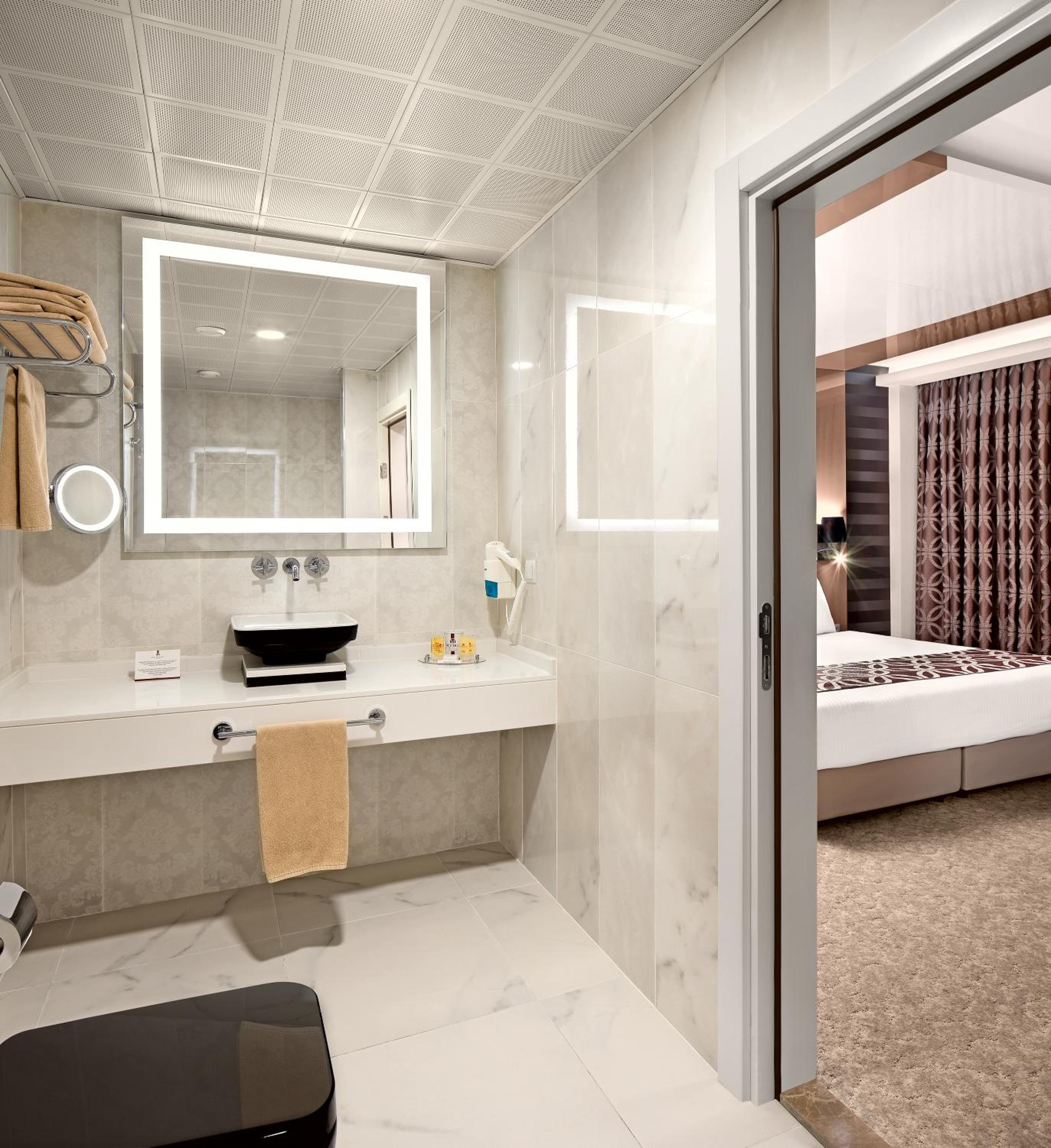 King Suite - Photo 4