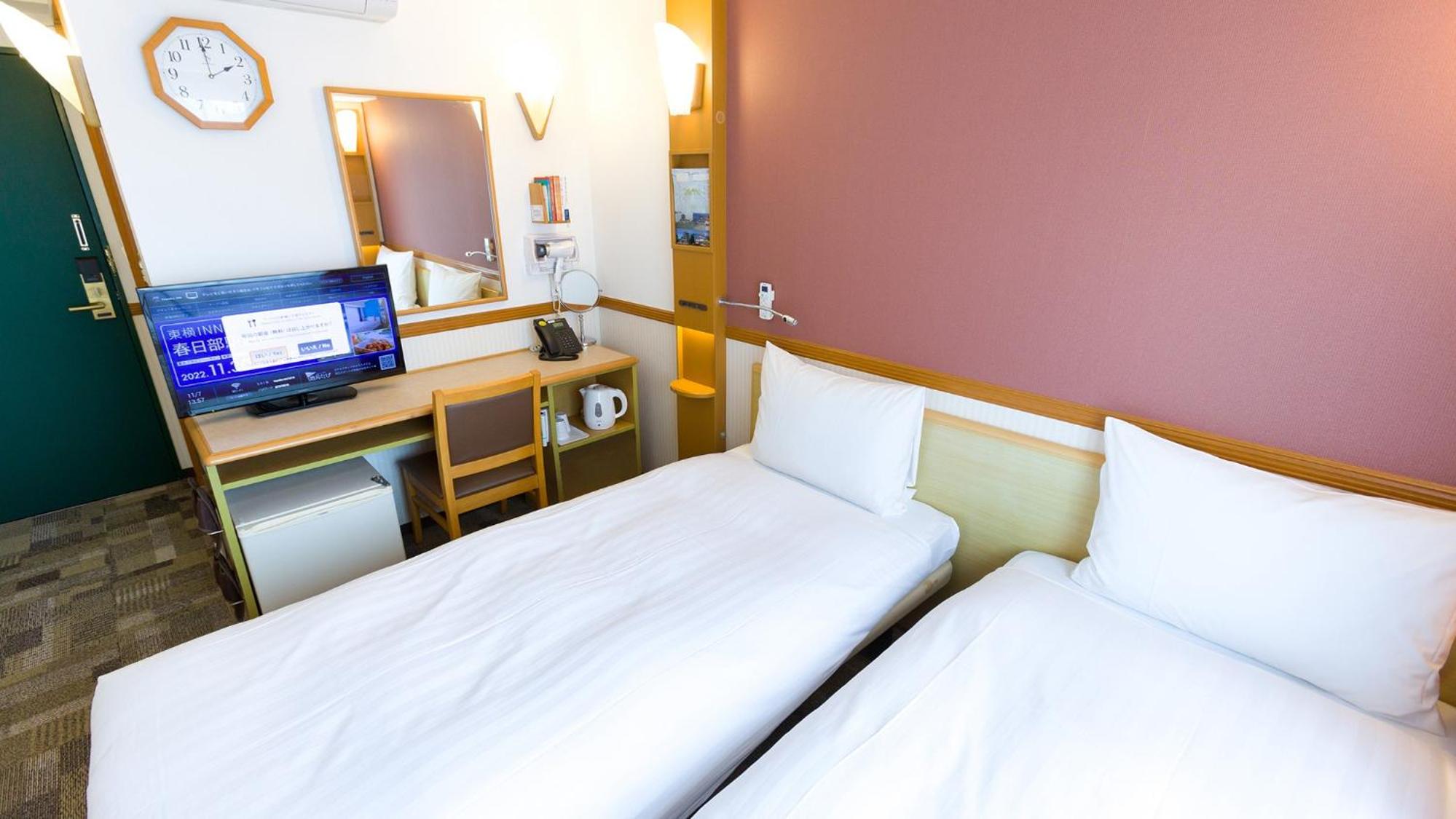 Twin Room - Non-Smoking photo 2