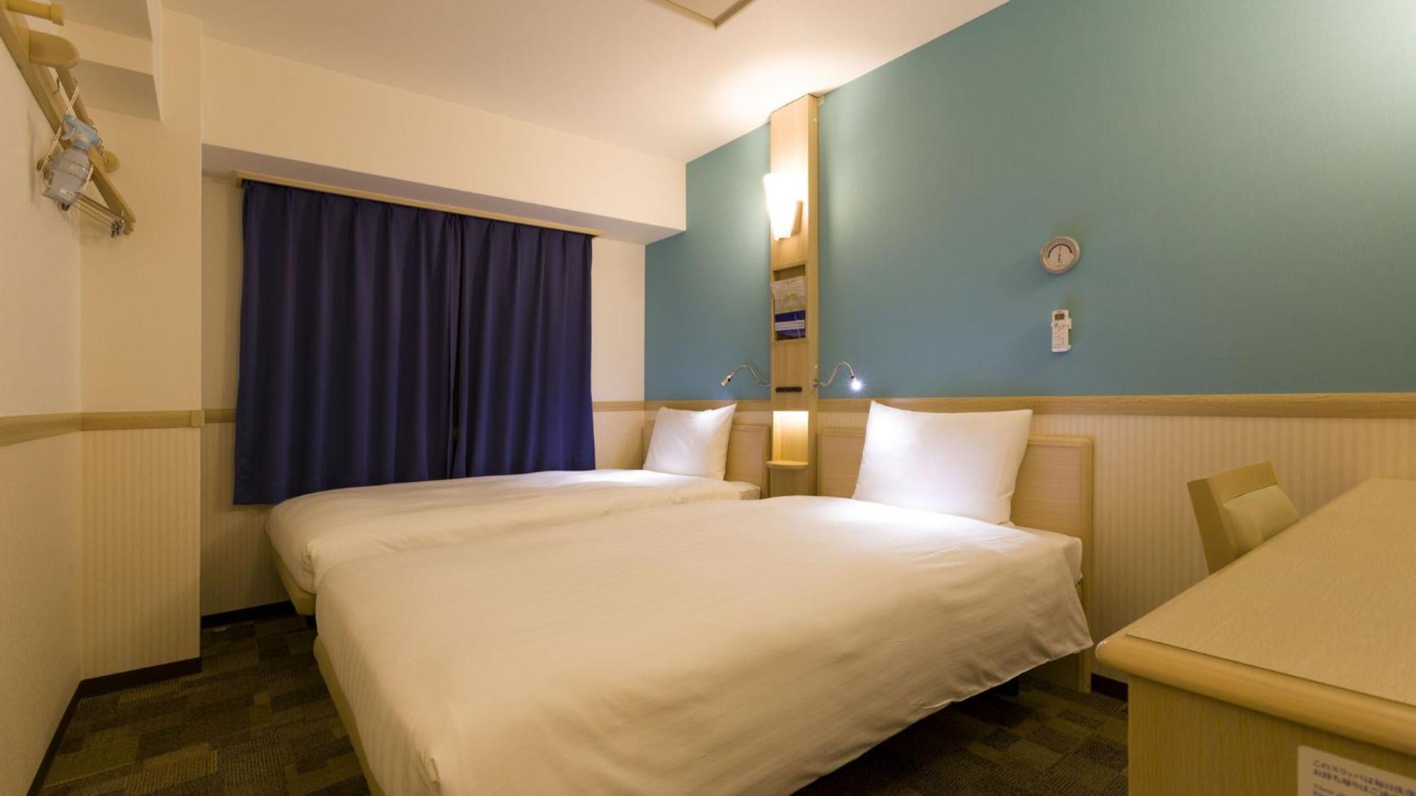Twin Room - Non-Smoking photo 2