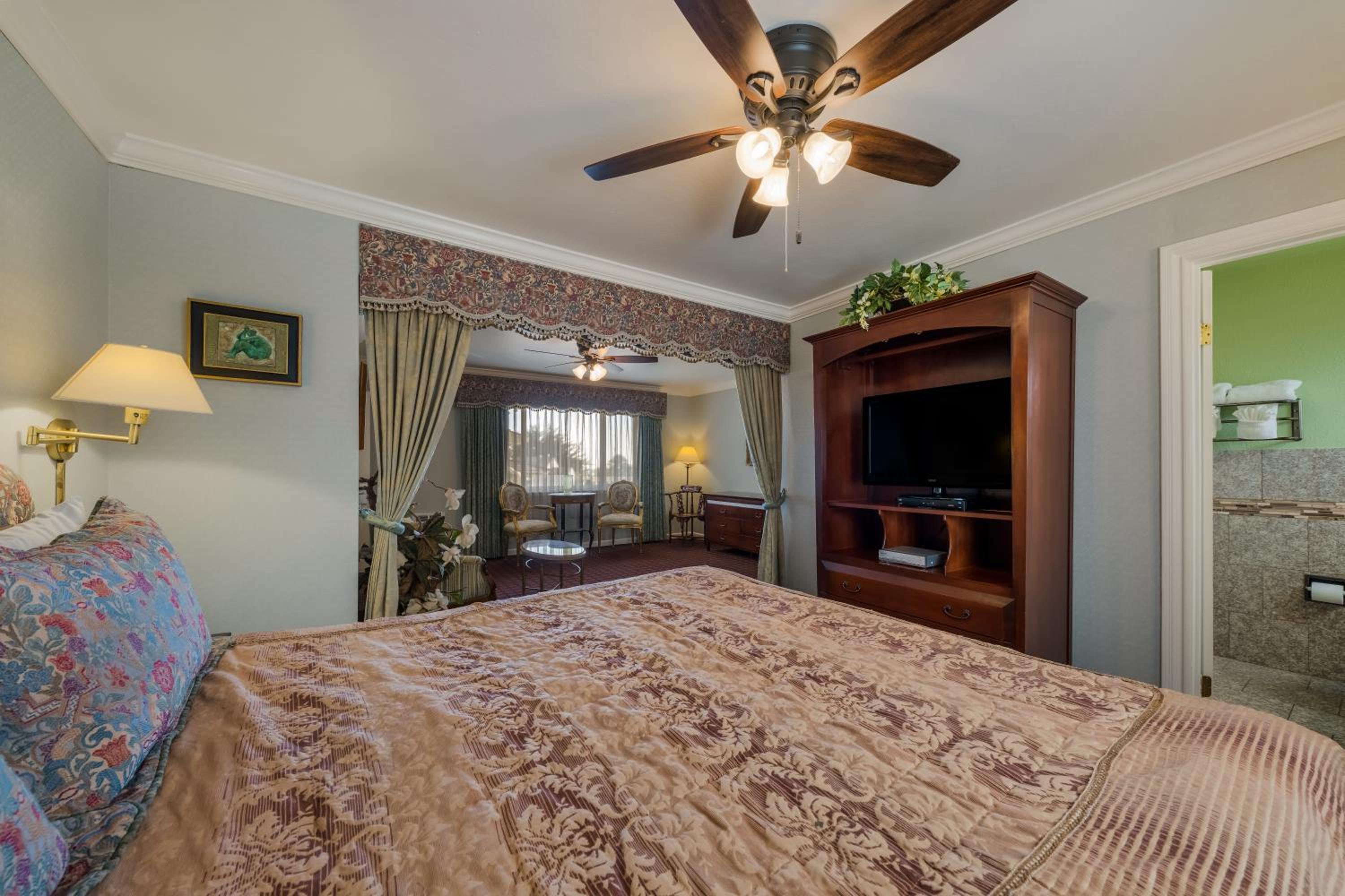 King Suite with Couch - Photo 3