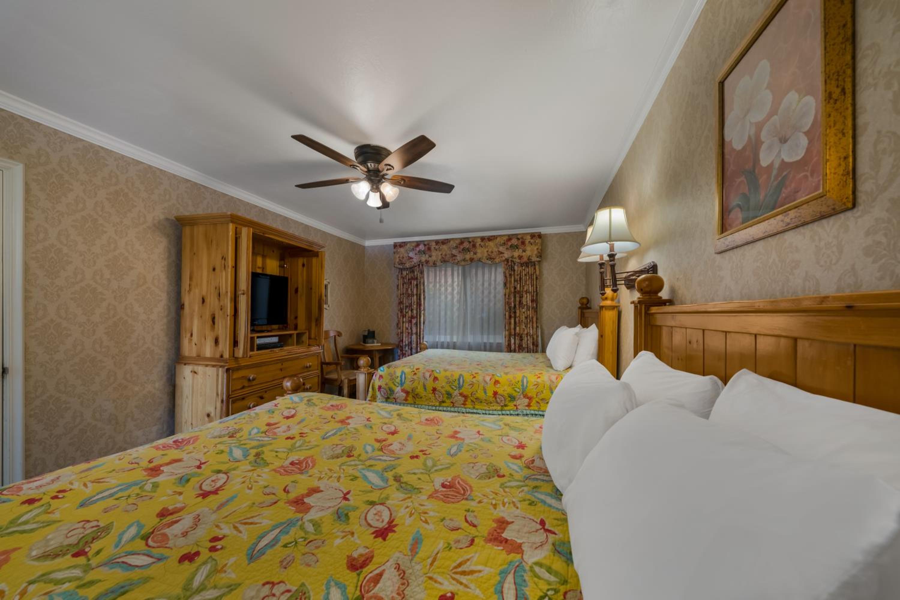 Standard Two Queen Beds - Photo 3