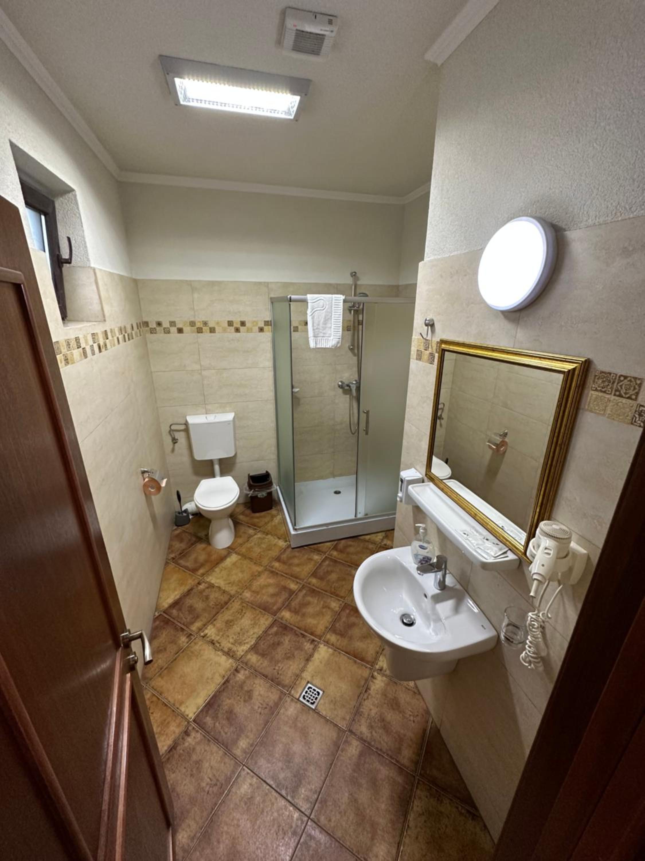 Twin Room - Photo 2