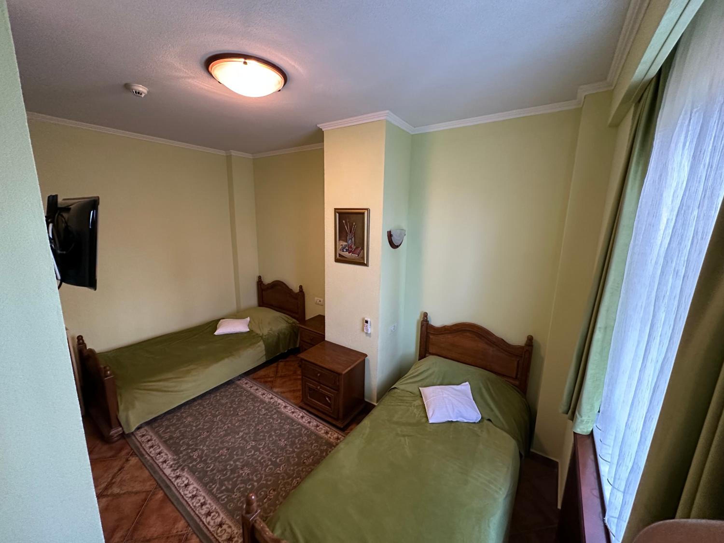Twin Room - Photo 1
