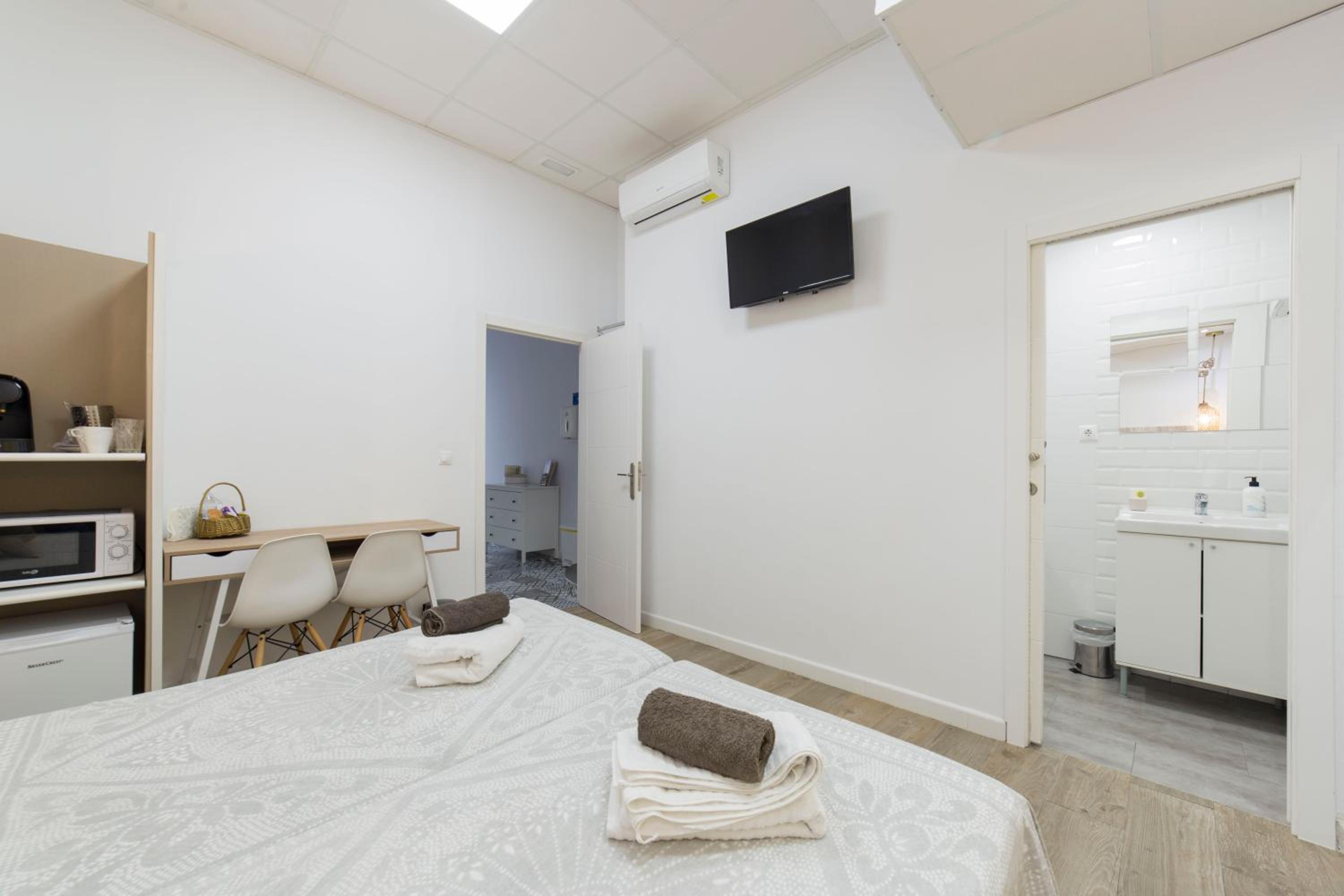 Double Room - Photo 2