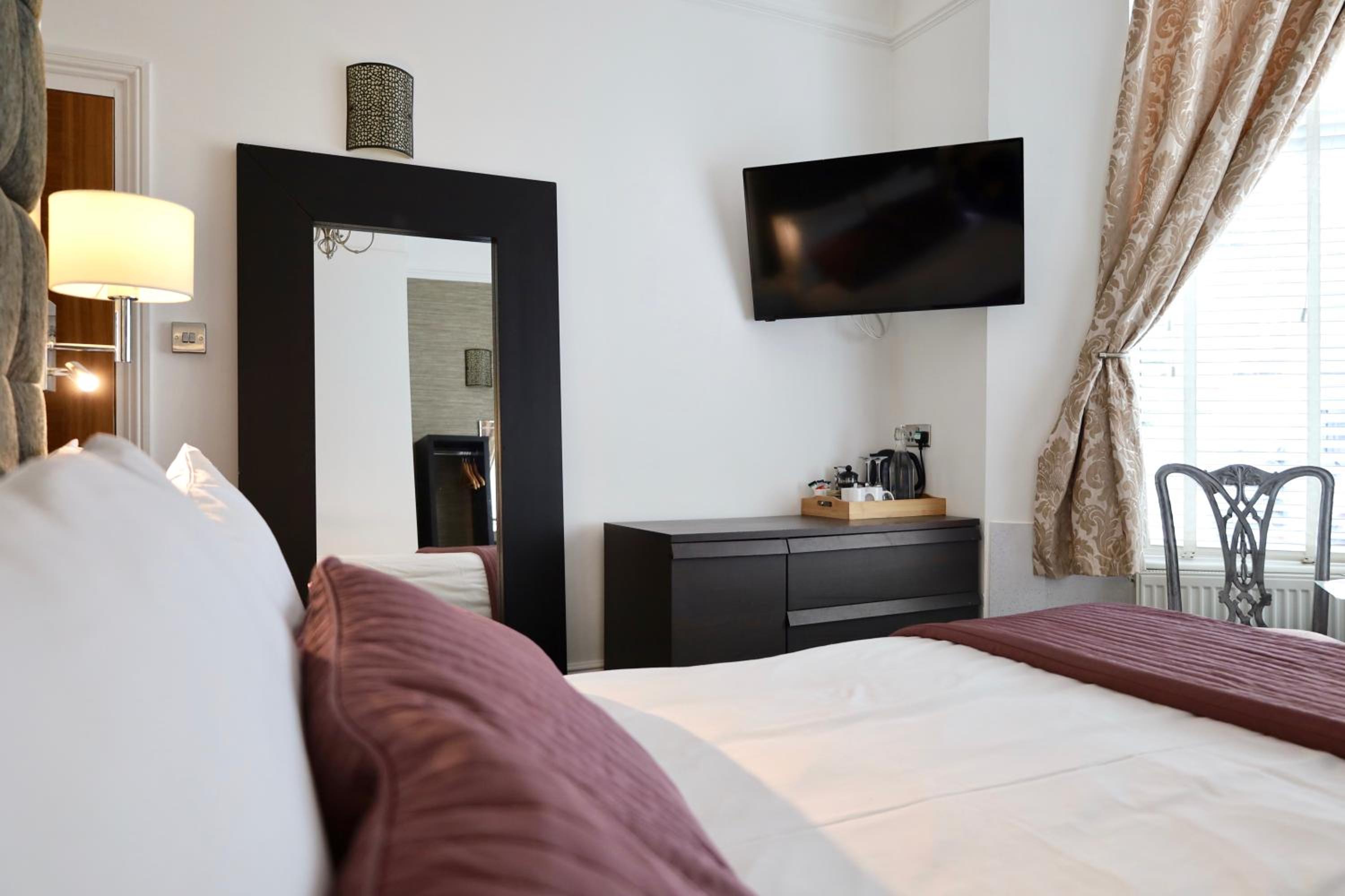Deluxe King Room photo 1
