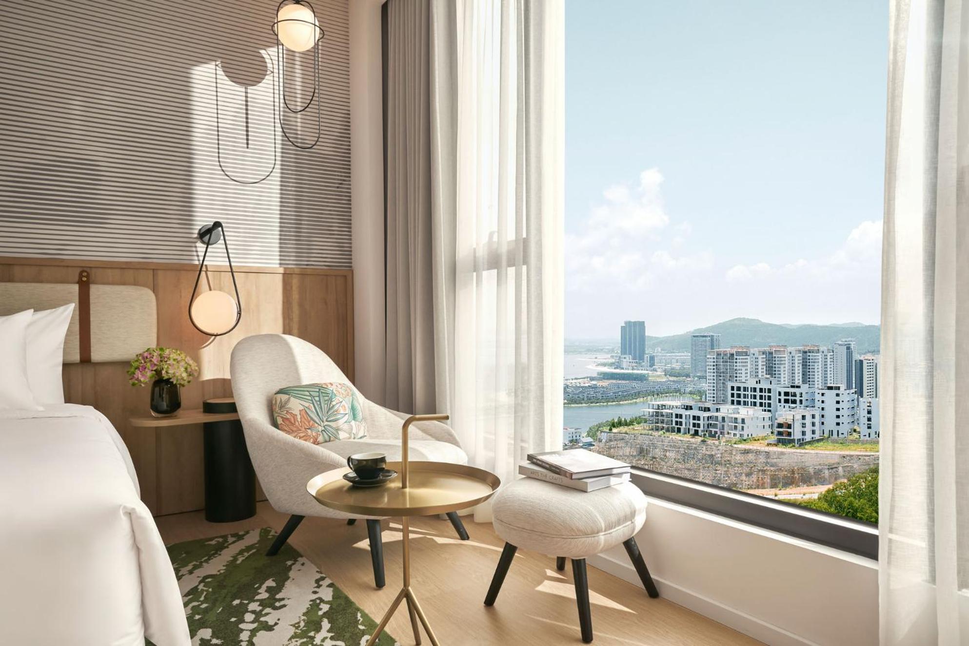 Deluxe King Room - Photo 3