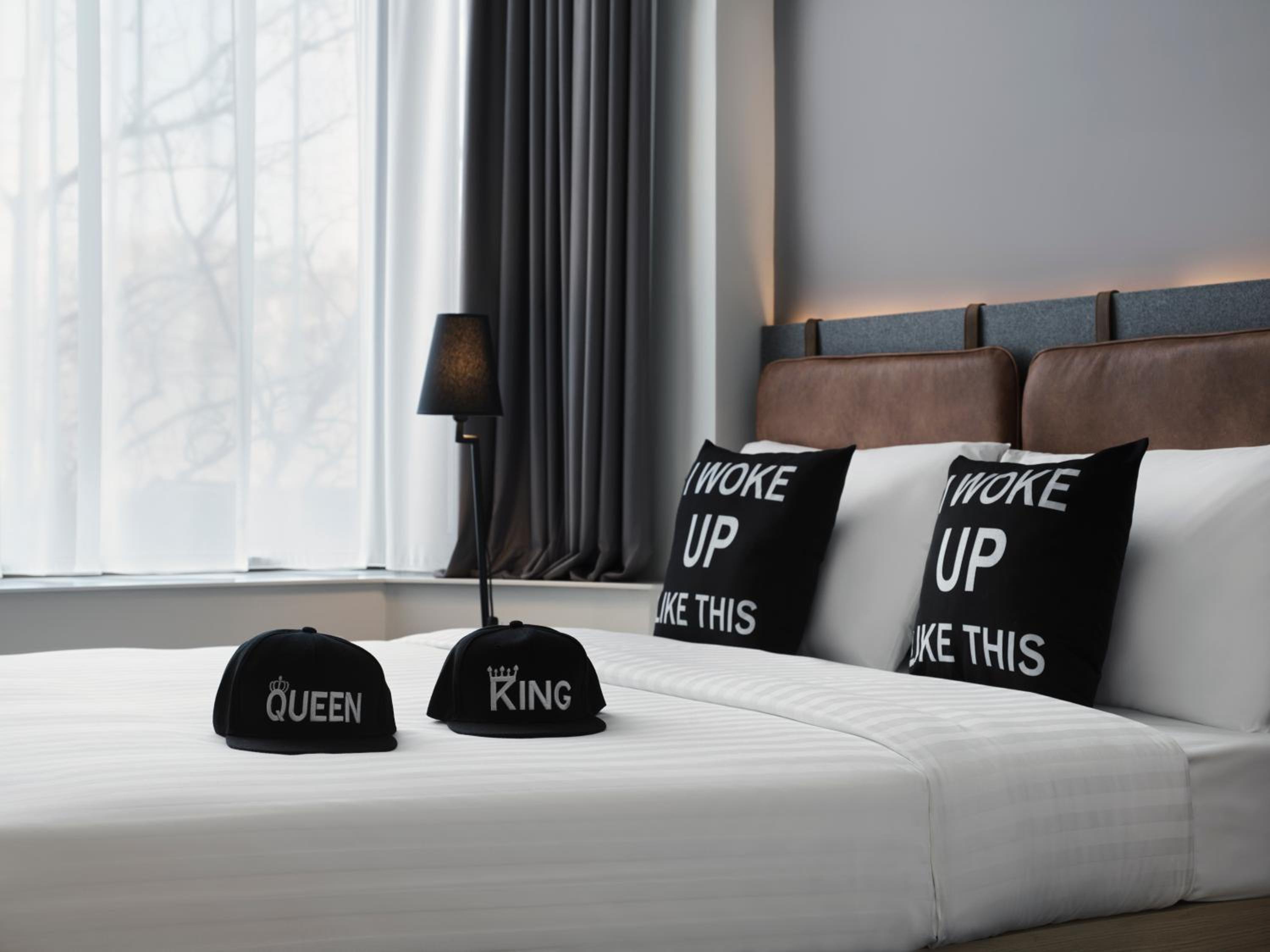 Queen Room with City View - Photo 3