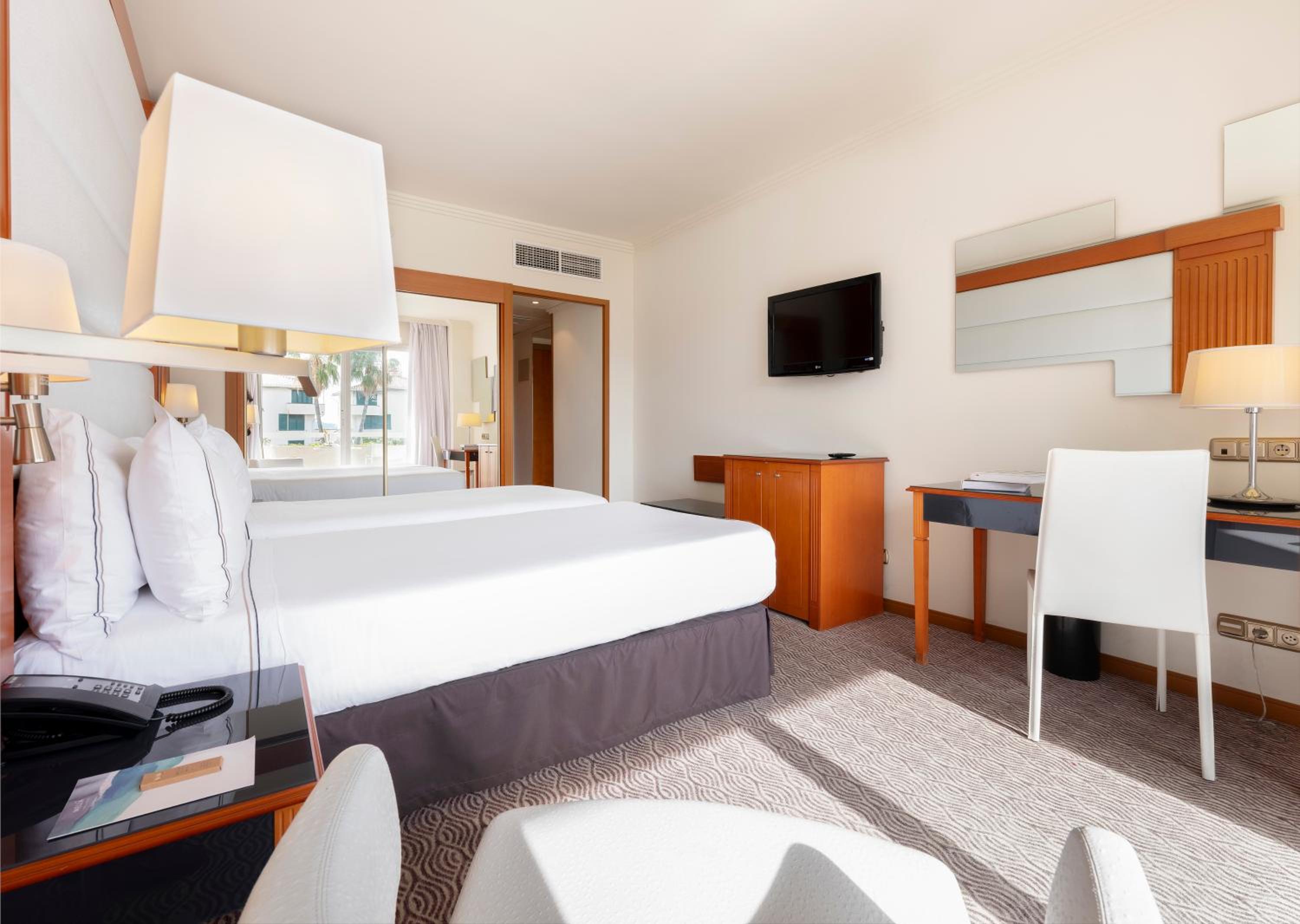 Melia Room Pool View - Photo 4