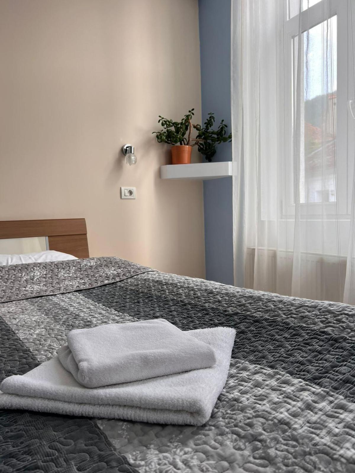 Standard Twin Room - Photo 6