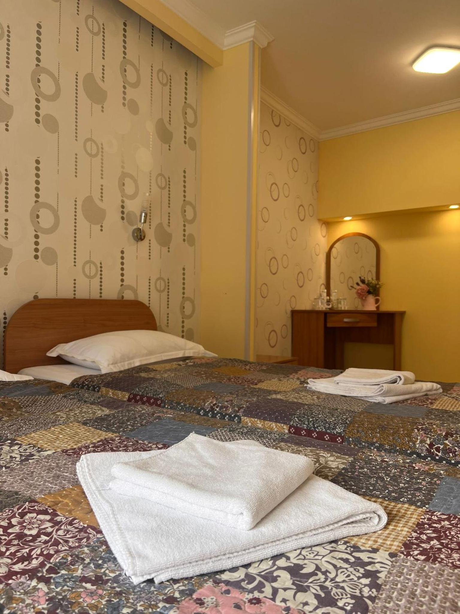 Standard Twin Room - Photo 14