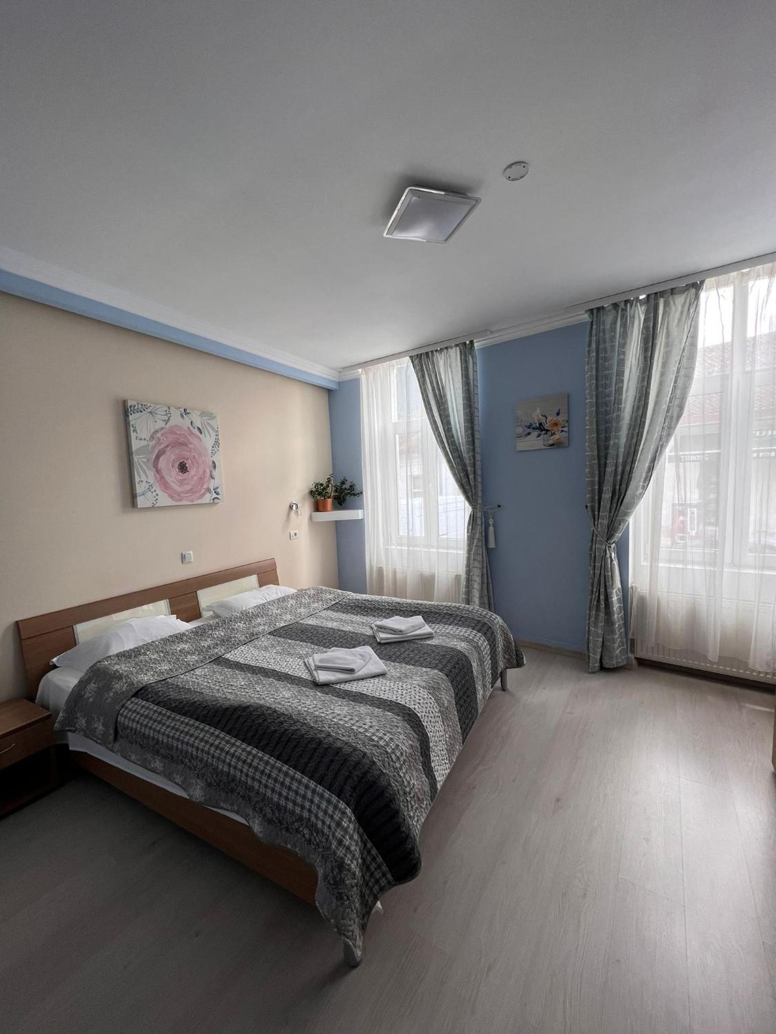 Standard Twin Room - Photo 4
