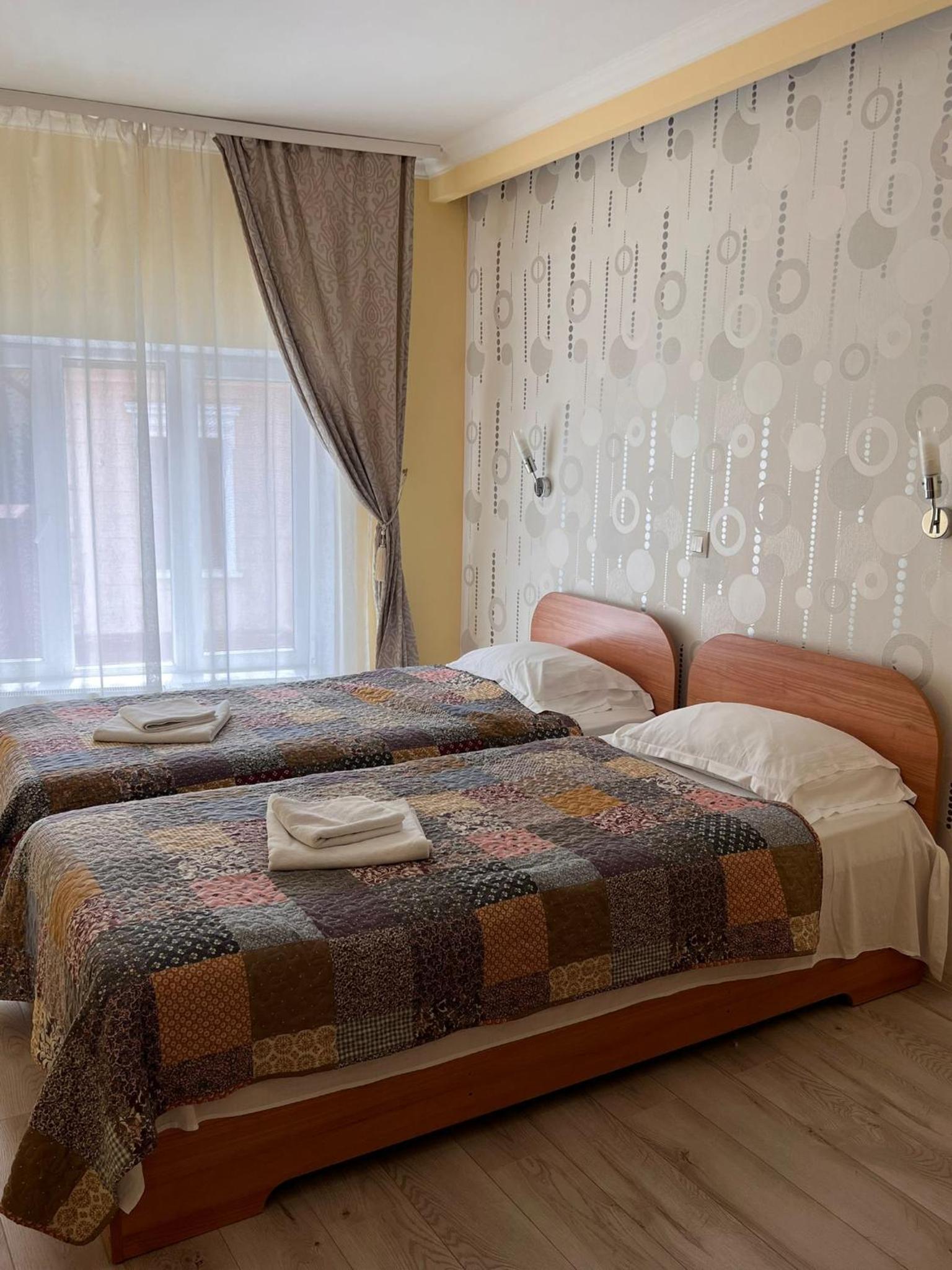 Standard Twin Room - Photo 13