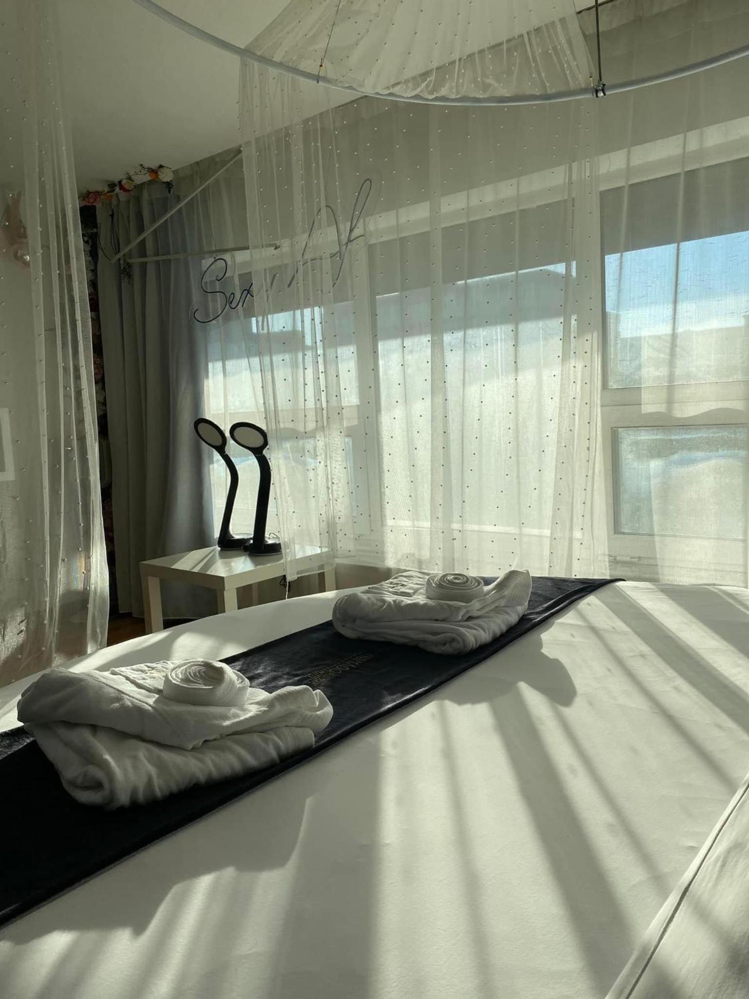 Suite with Hot Tub - Photo 36