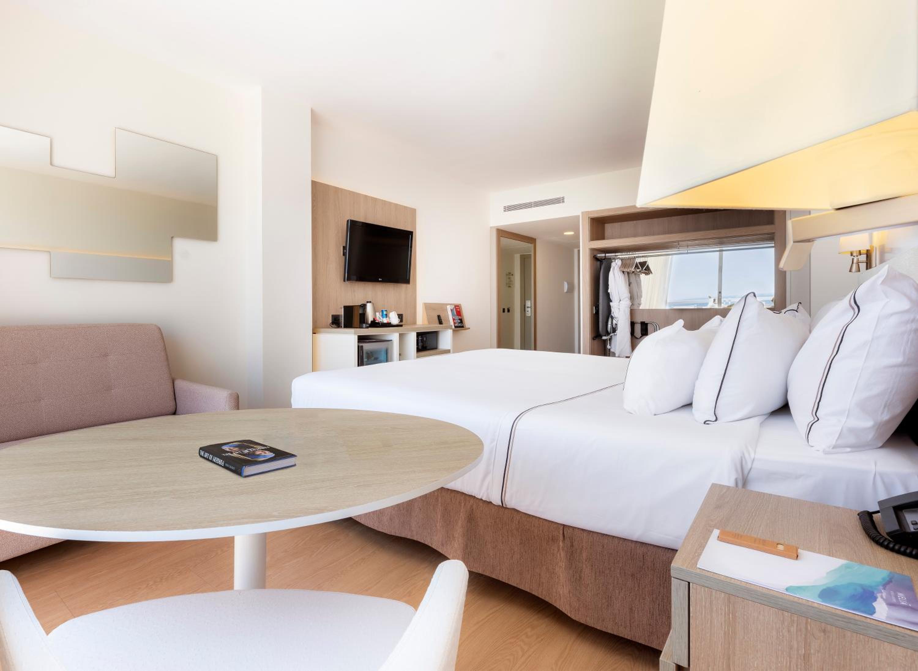 Premium Room Sea View - Photo 14