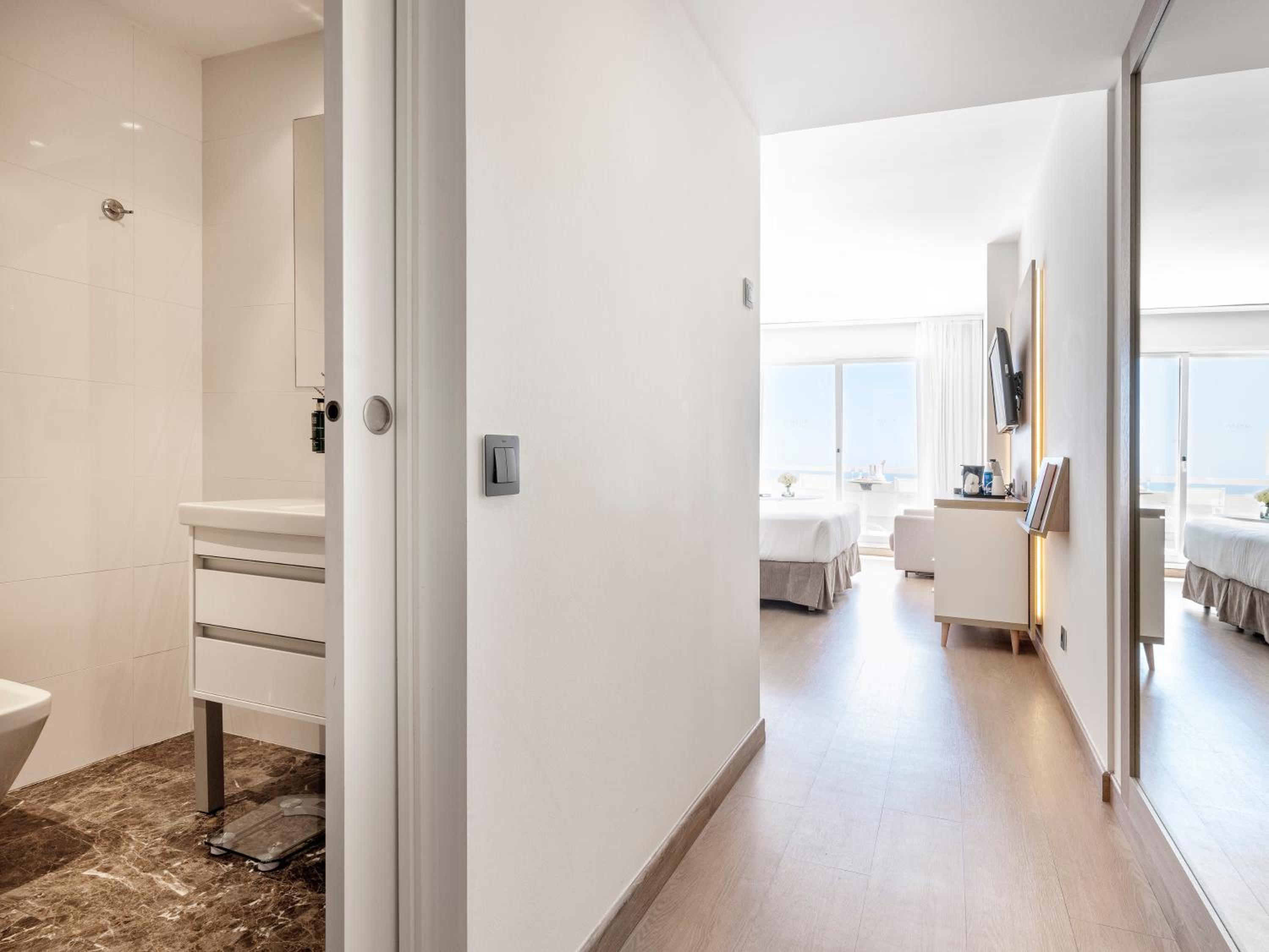Premium Room Sea View - Photo 12