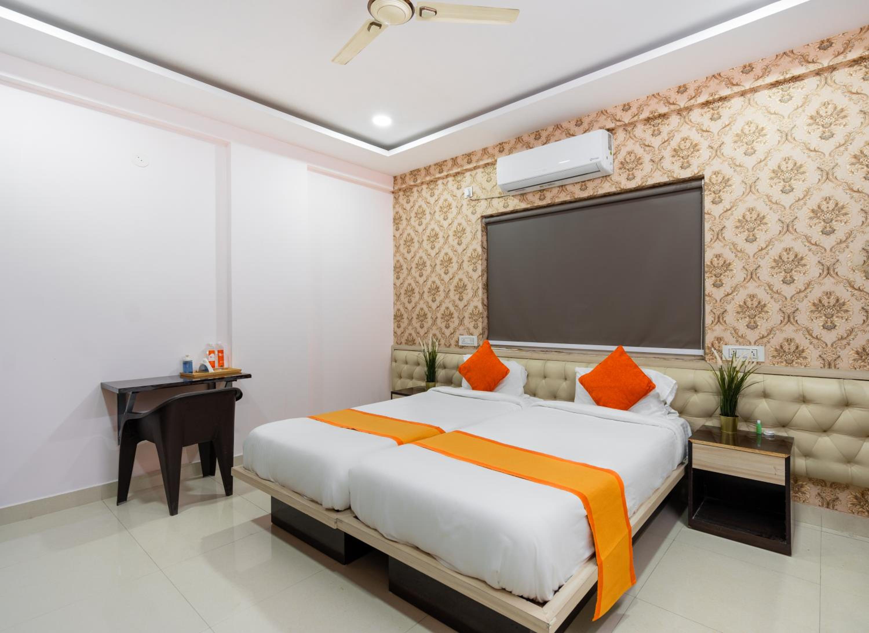 Twin Room - Photo 1