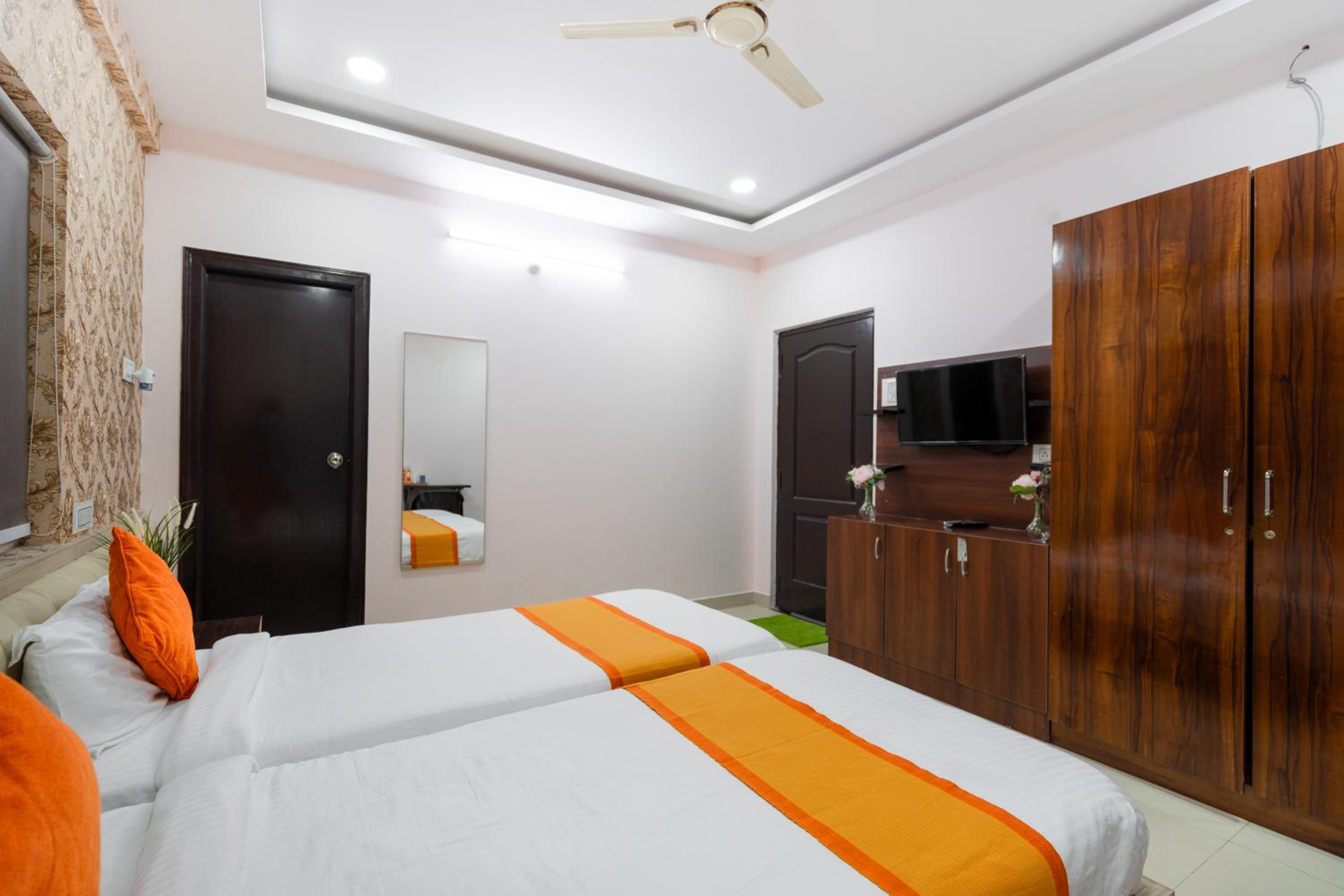 Twin Room - Photo 2