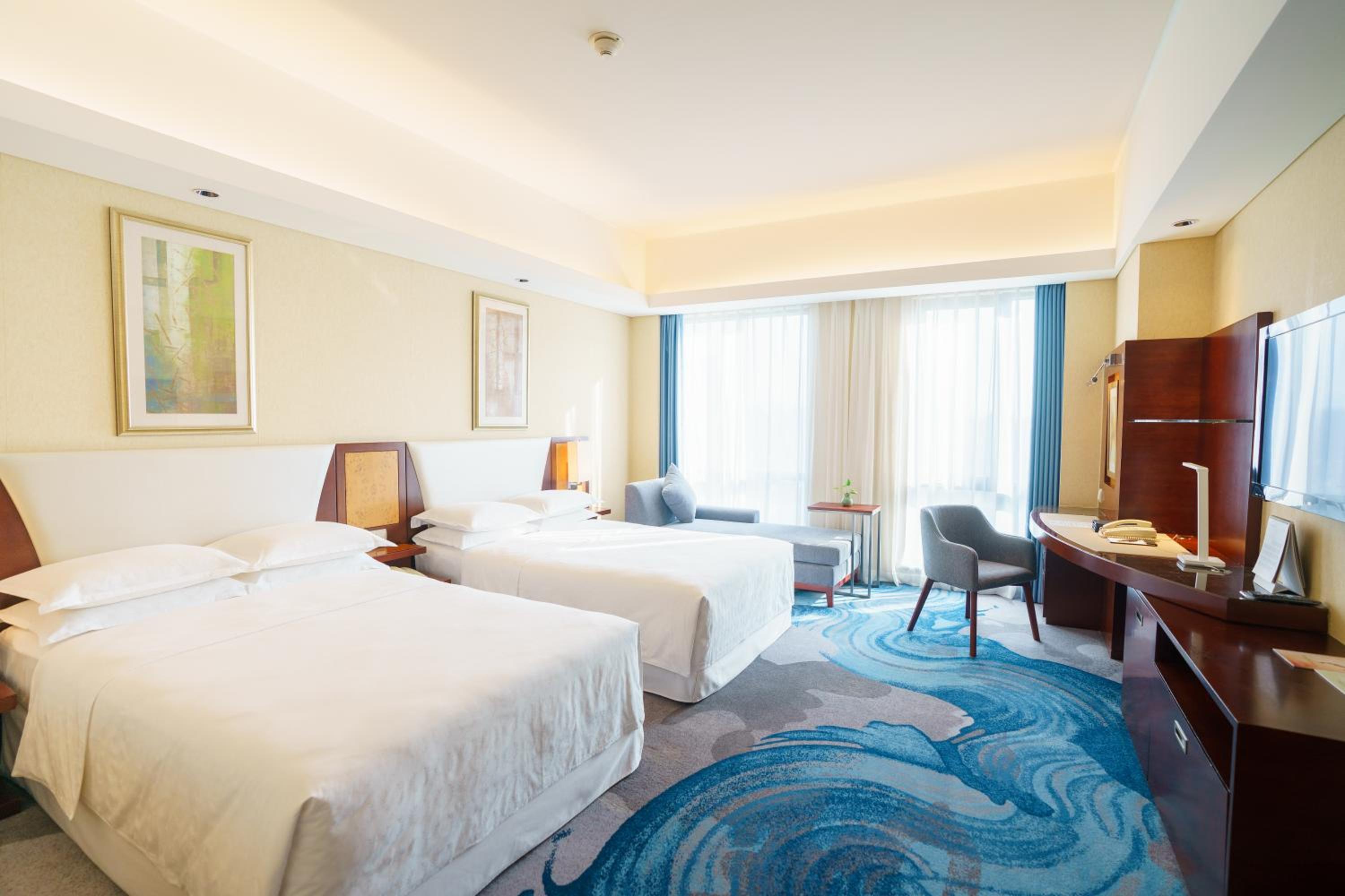 Club Rooms, Club level, Guest room, 2 Double, City view