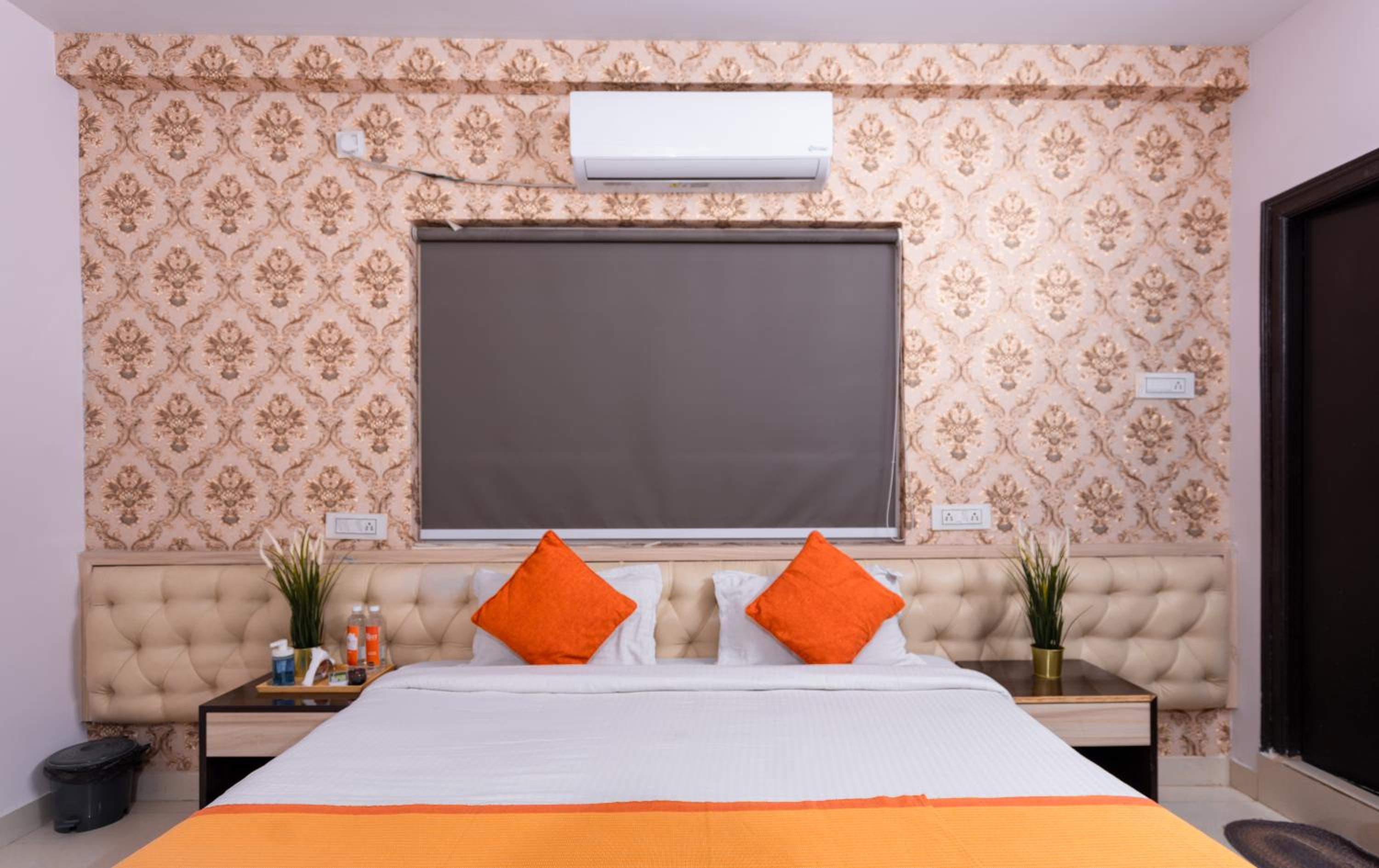 Deluxe Room - Photo 1