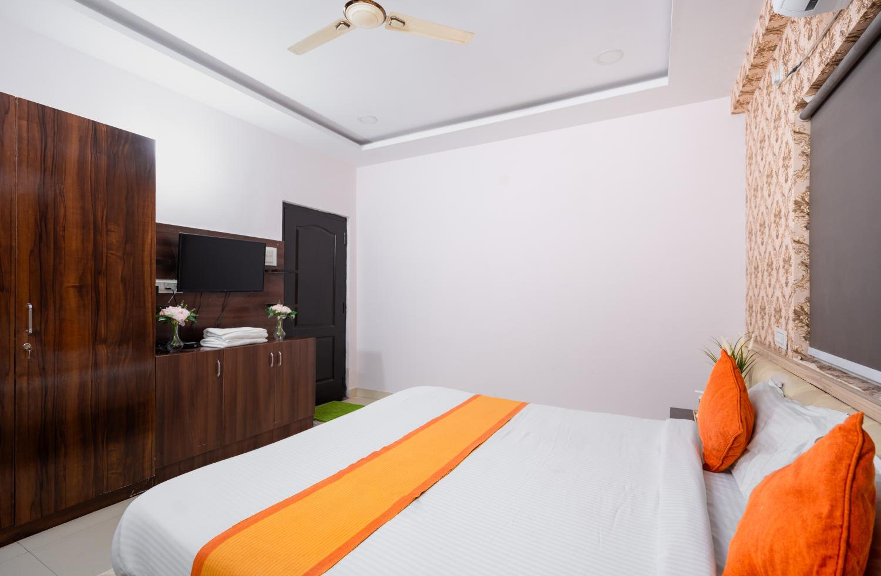 Deluxe Room - Photo 5