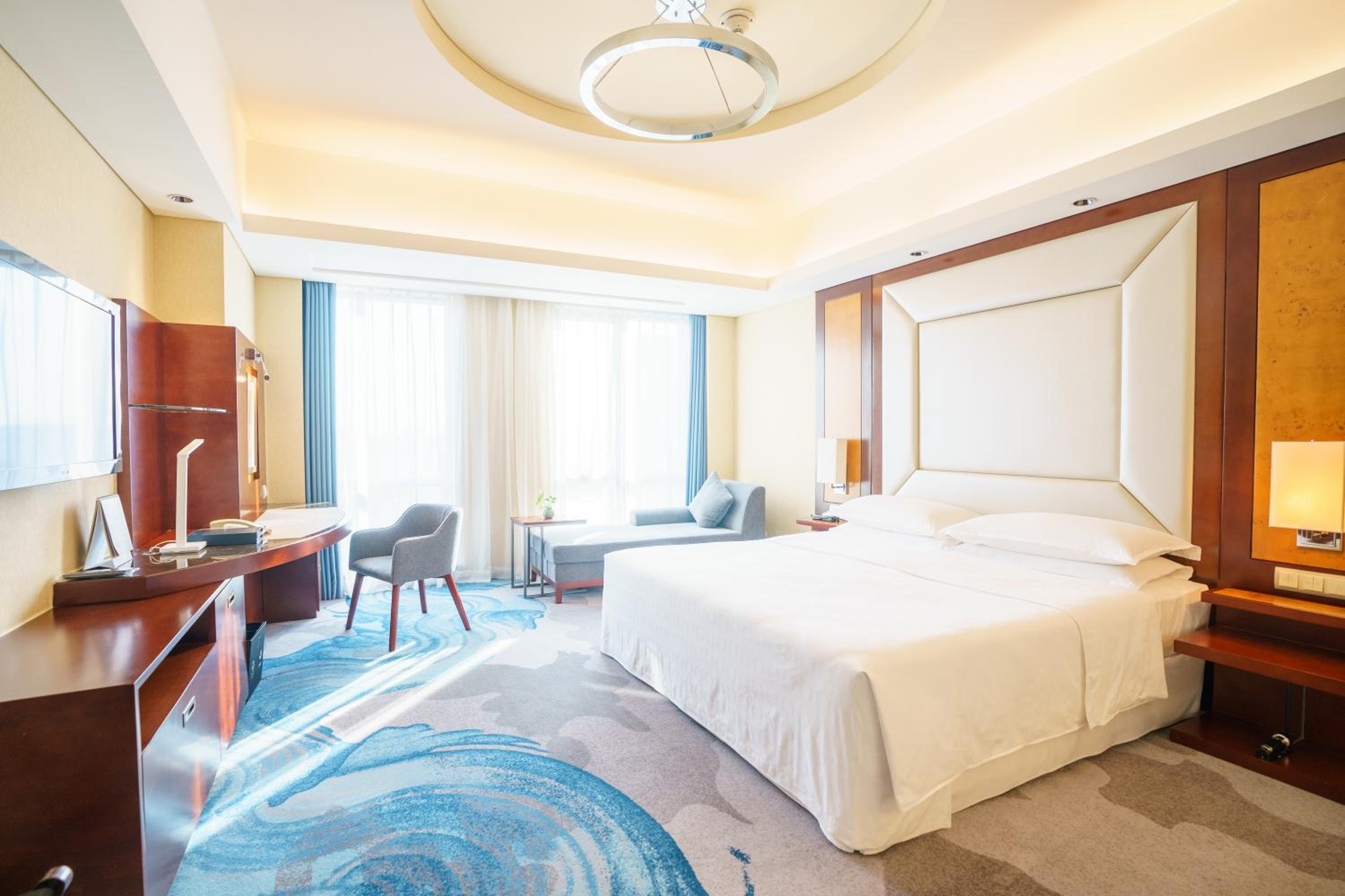 Superior deluxe king bed room