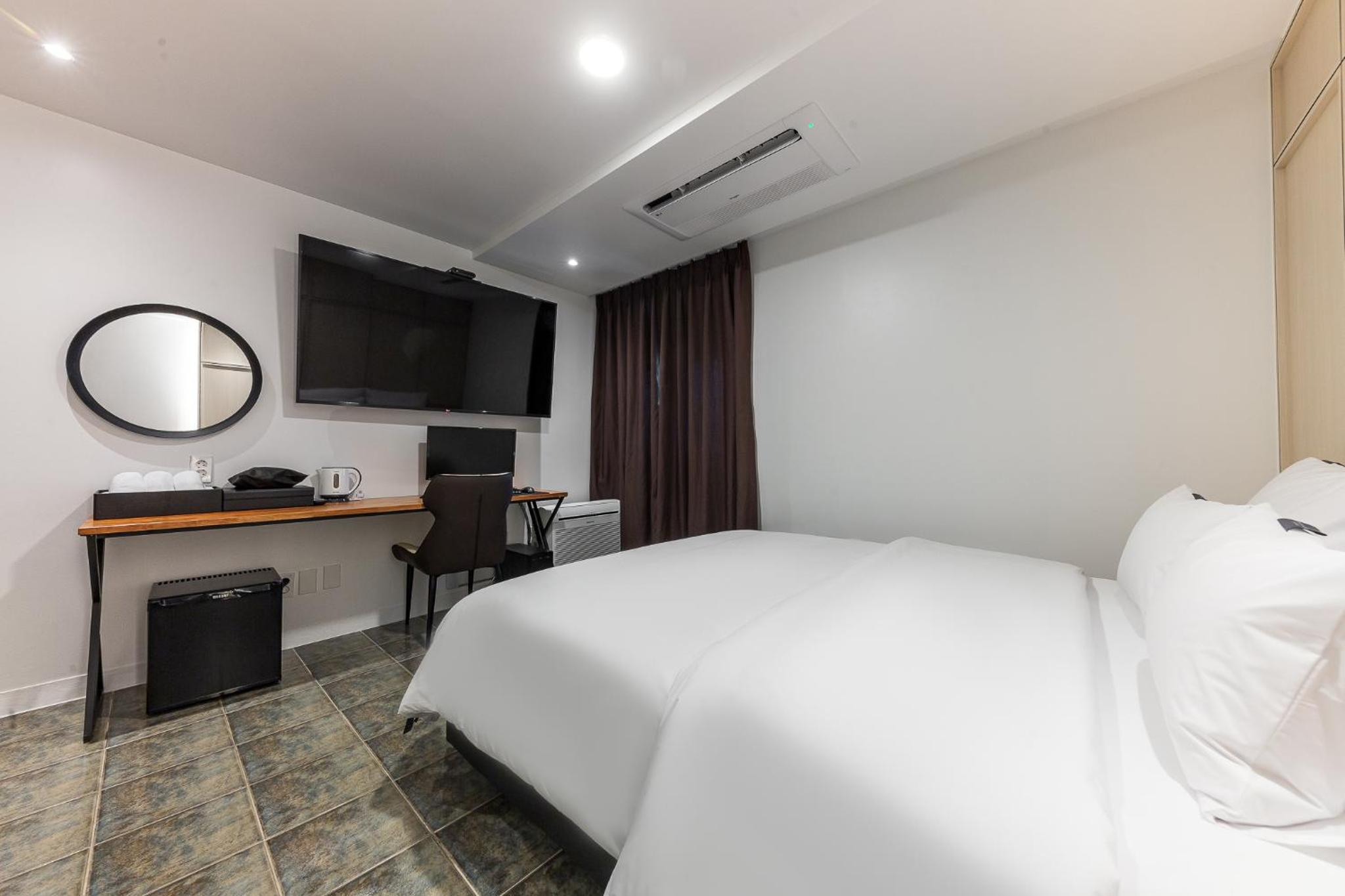 Double Room - Photo 6