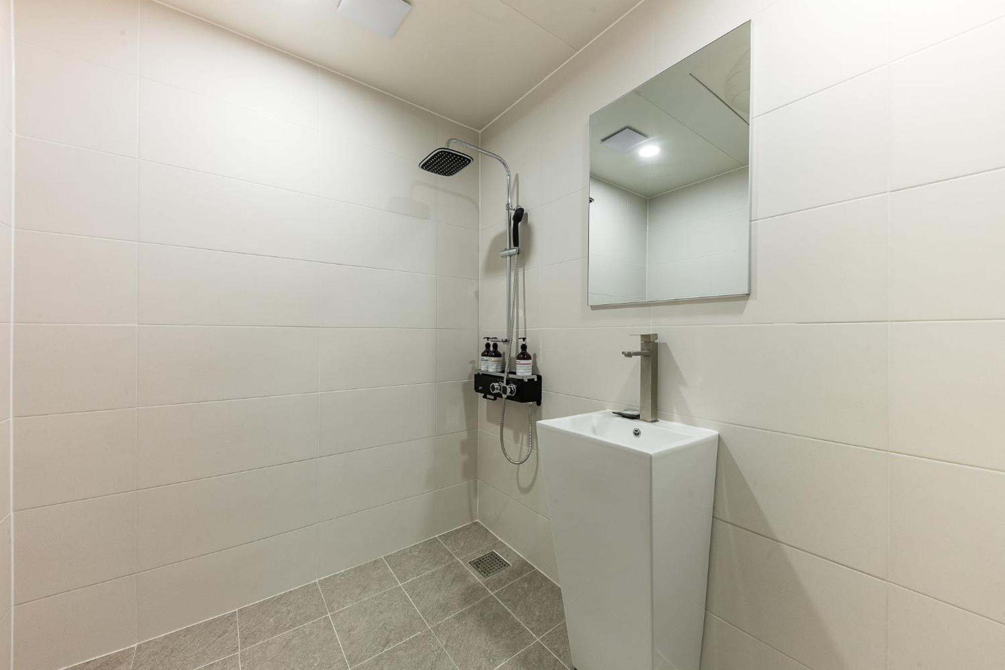 Double Room - Photo 8