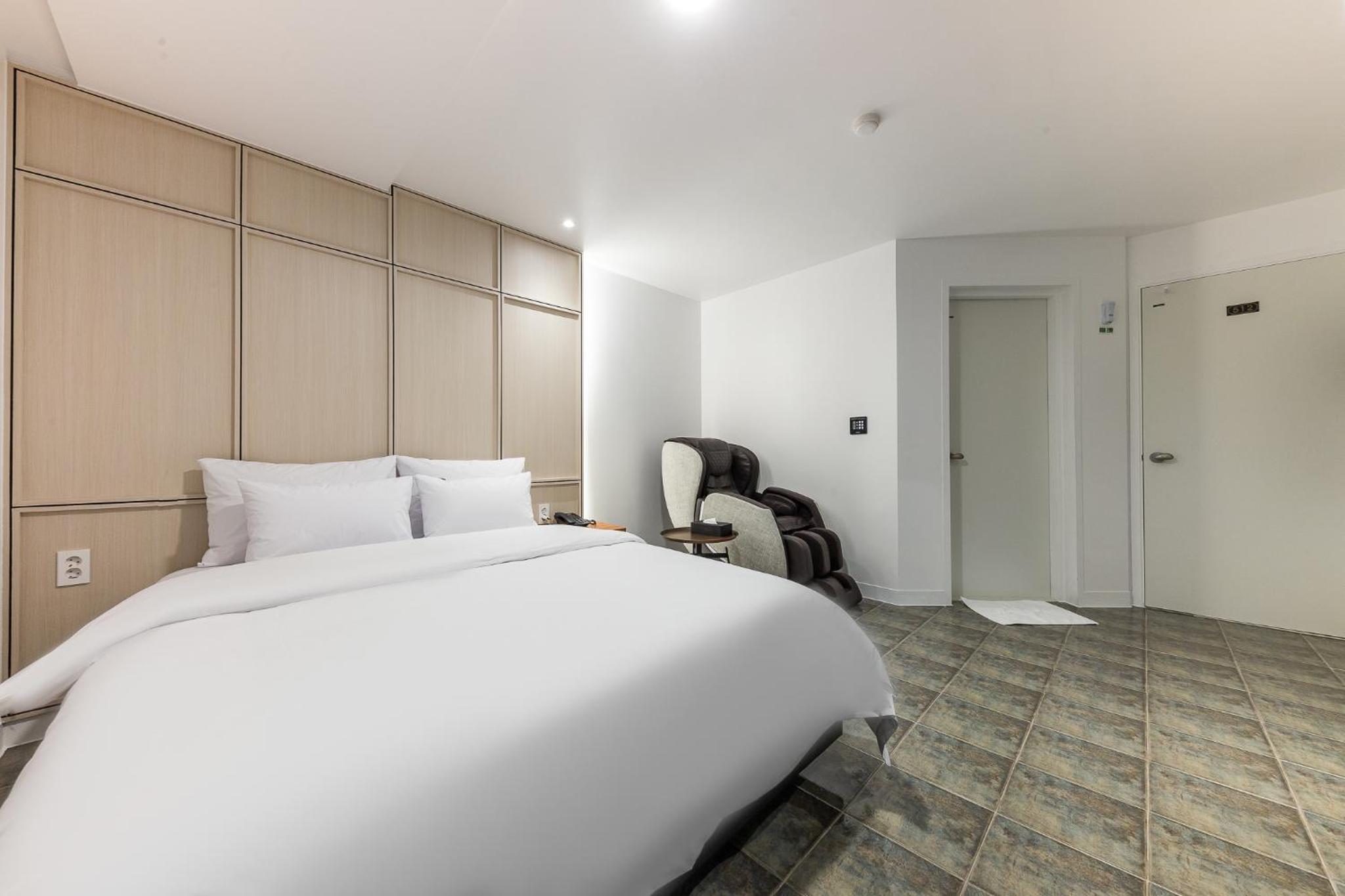 Double Room - Photo 3