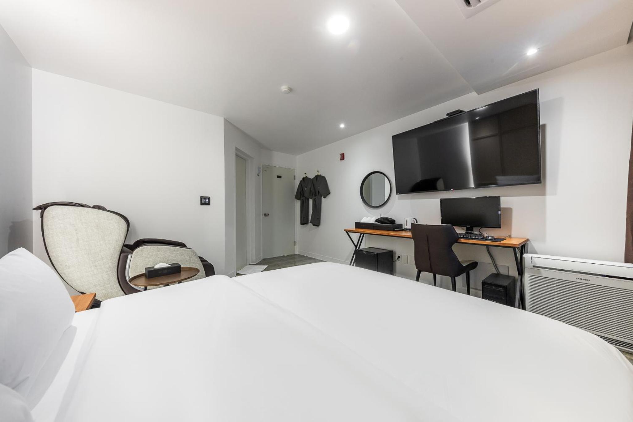 Double Room - Photo 4
