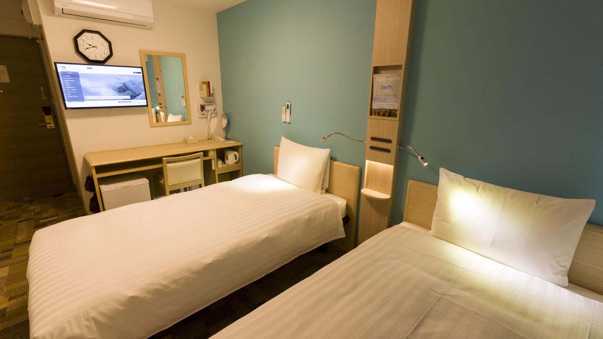 Twin Room - Smoking - Photo 6