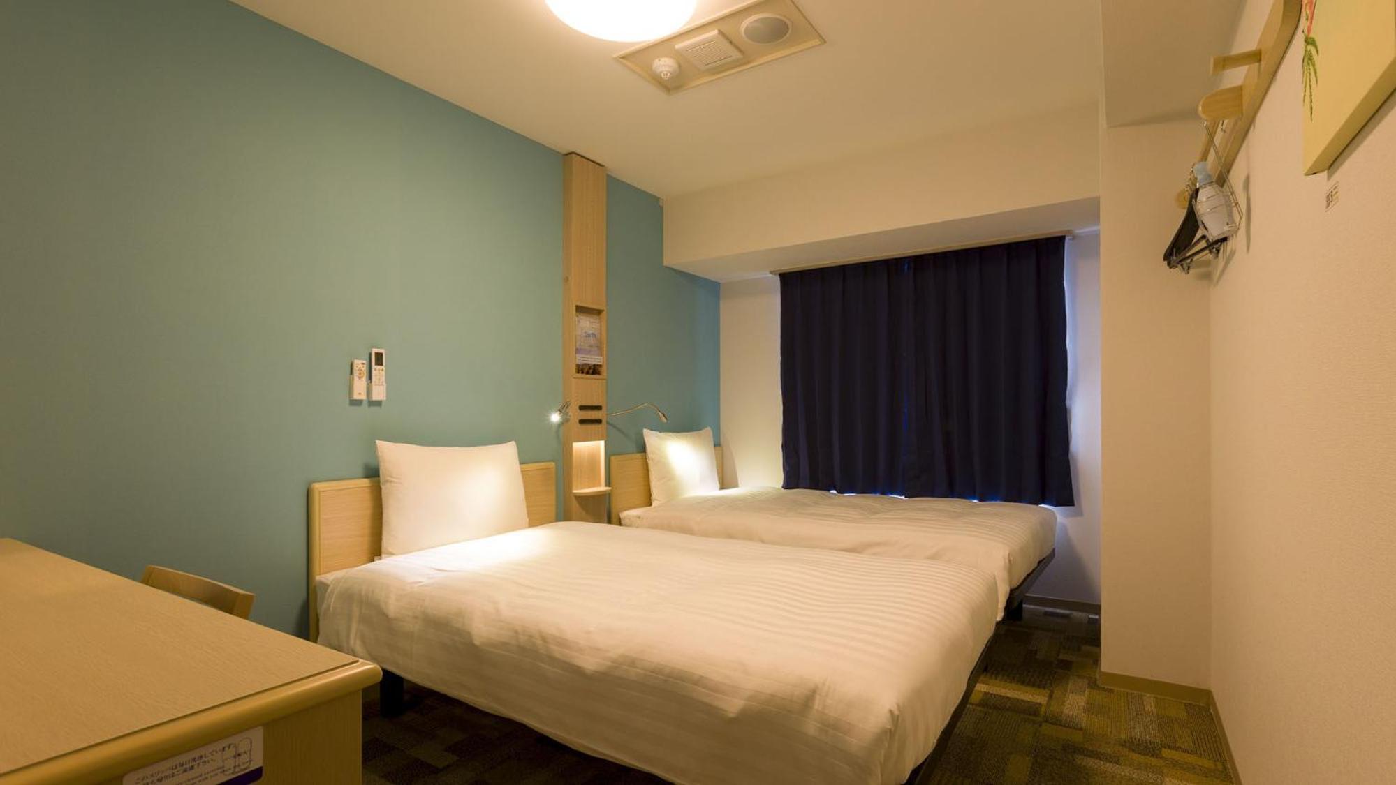 Twin Room - Smoking - Photo 4